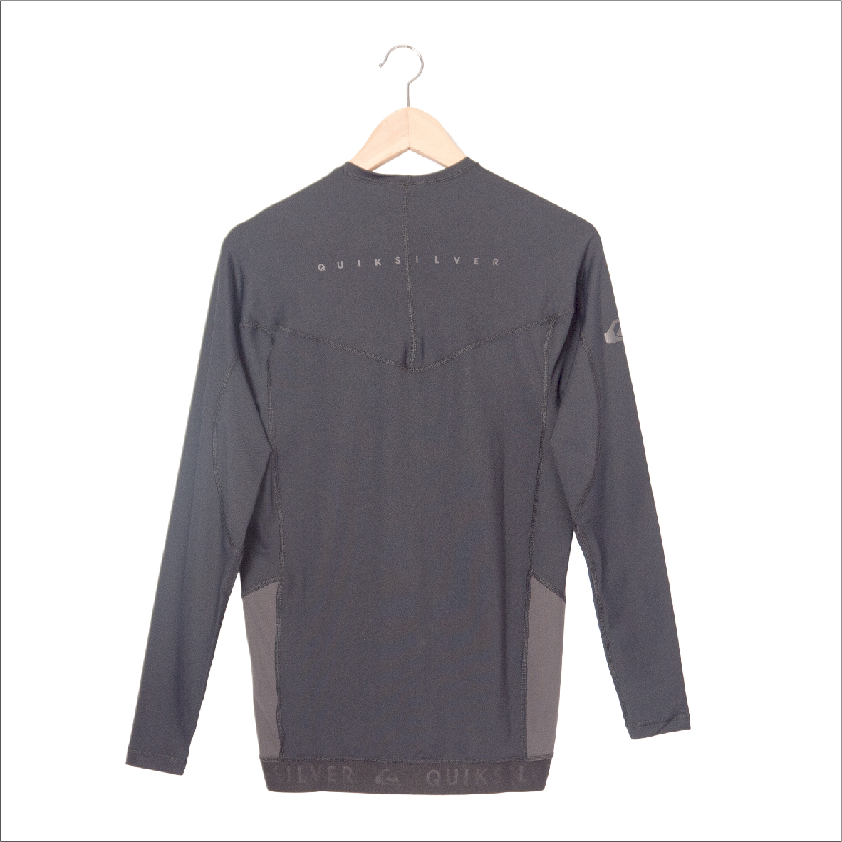 G 190056 เสื้อกีฬา (เจ็ทสกีแขนยาว) QUIKSILVER ราคาเช่า 130 บาท ต่อ 1 วัน