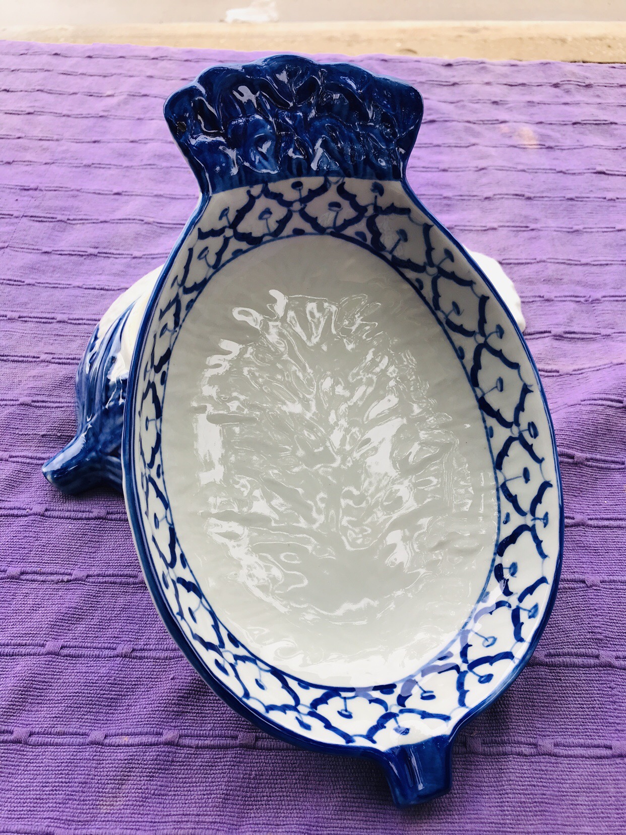 จานลายไทยทรงสับปะรด11"