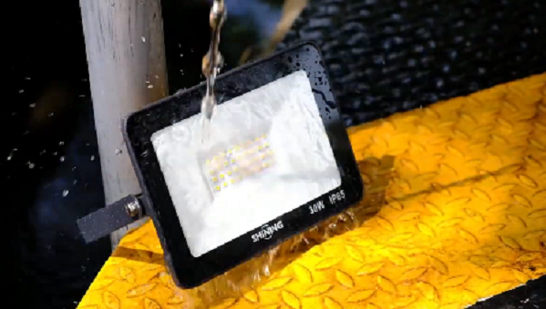 SHINING โคมไฟฟลัดไลท์ สปอตไลท์ภายนอก IP65 กันน้ำกันฝุ่น ขนาด 20,30,50 และ 100 วัตต์ แสงขาวและแสงส้ม