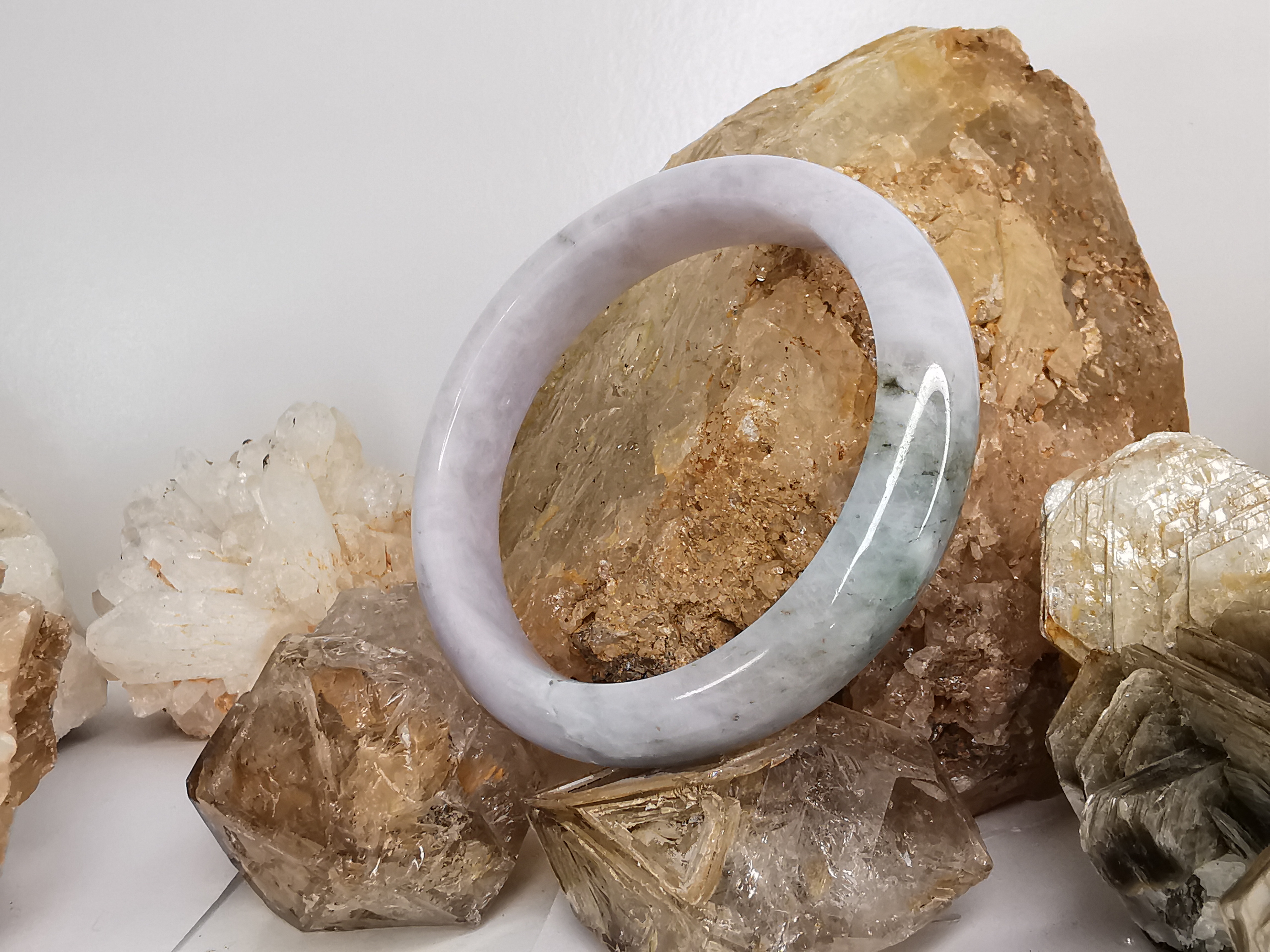 White Green Bangle กำไลหยกเจไดต์แท้ Diameter/ เส้นผ่านศูนย์กลางด้านใน 58 mm.