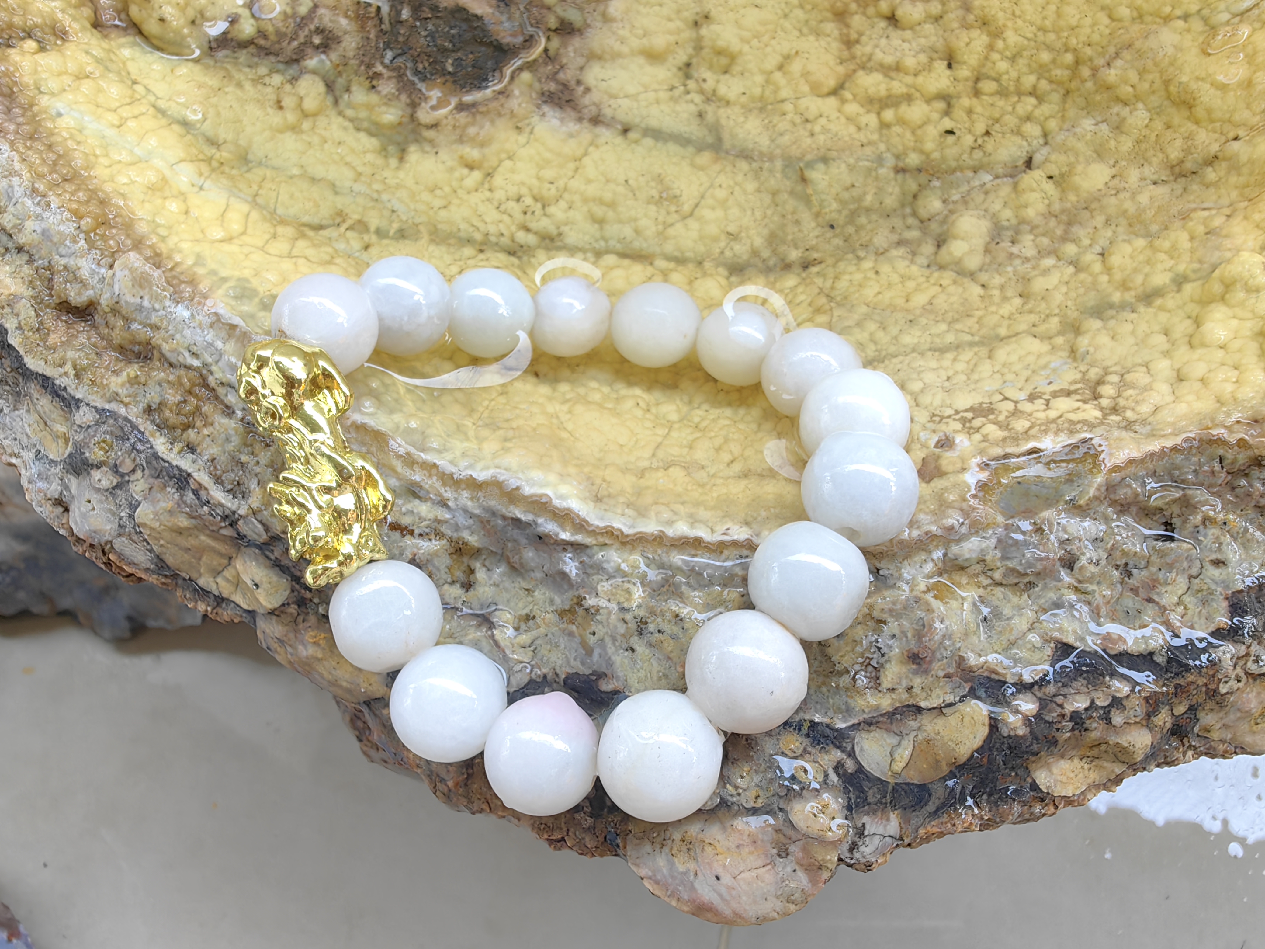 White- Light Green Burmese Jadeite Bracelets Dragon Gold plated Round 10 mm. สร้อยข้อมือหยกพม่าปี่เซียะชุบทอง ขาว ขาวอมเขียว กลม 10 มม. Free Size