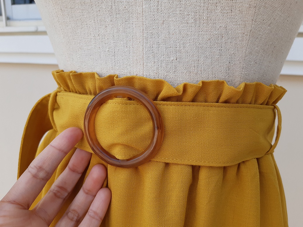 กระโปรงญี่ปุ่นมือสองสีเหลือง ผ้าพลิ้วทิ้งตัว