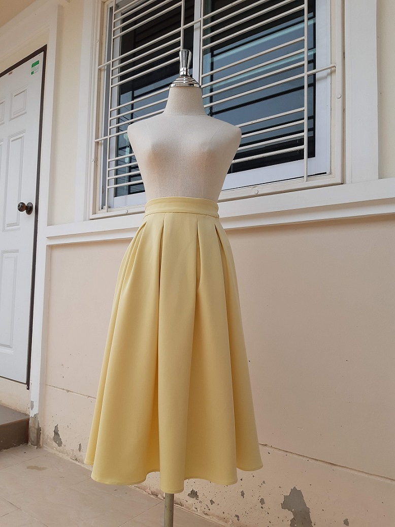 กระโปรงบานสีเหลืองพาสเทล