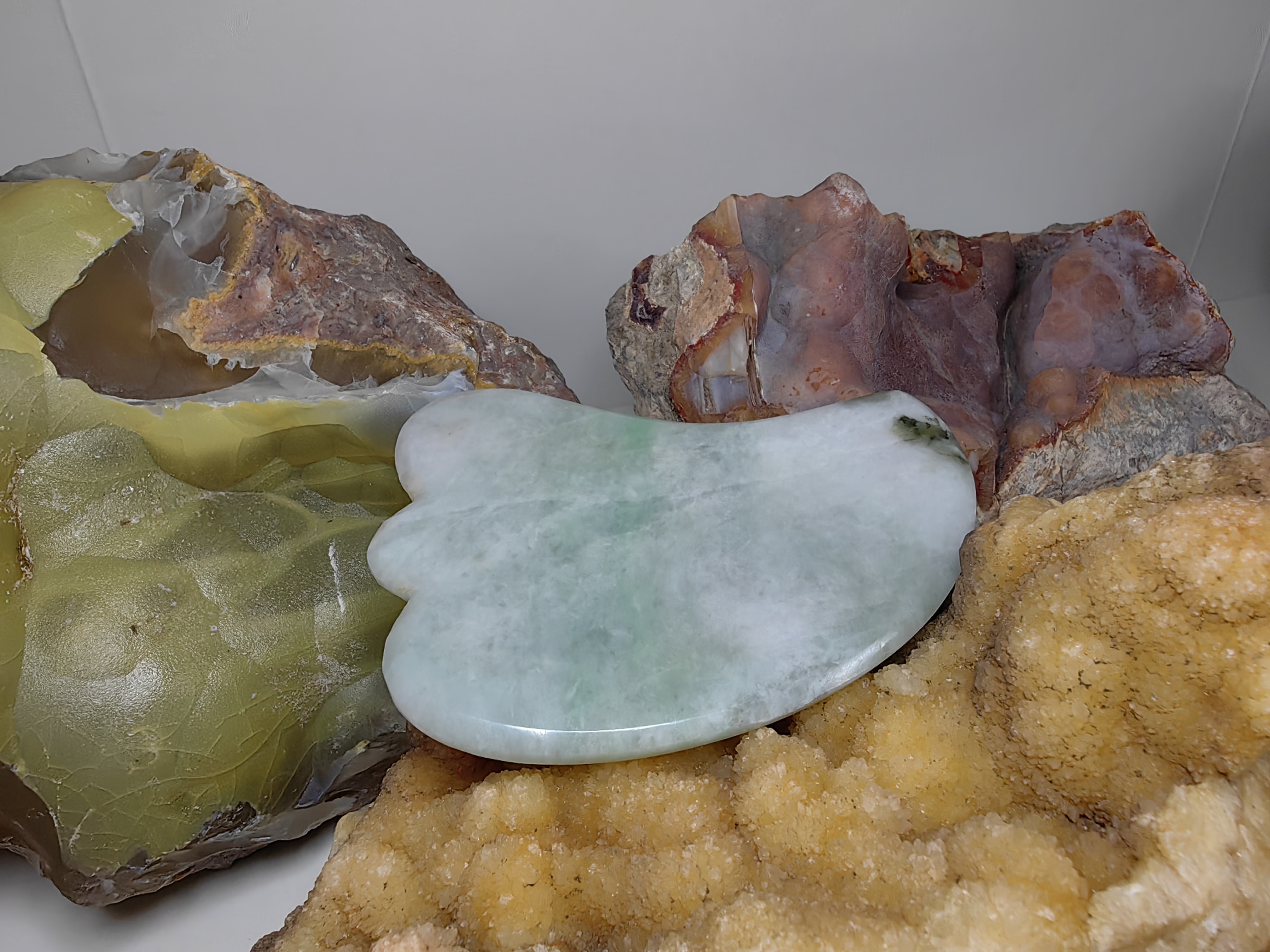 Guasha Face Massage Jade หยกกัวซานวดหน้า