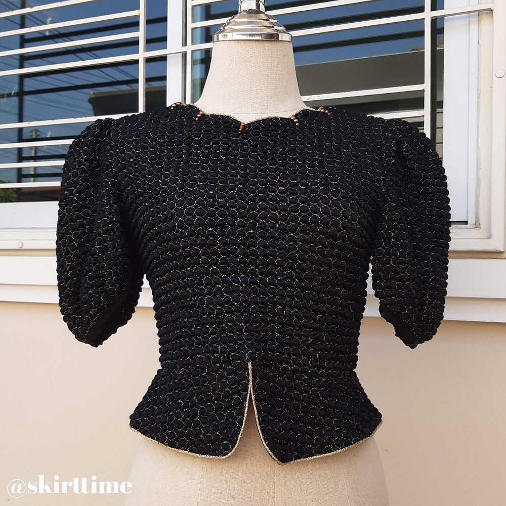 เสื้อแขนพองสีดำ เดินด้ายสีทอง ใส่ออกงาน