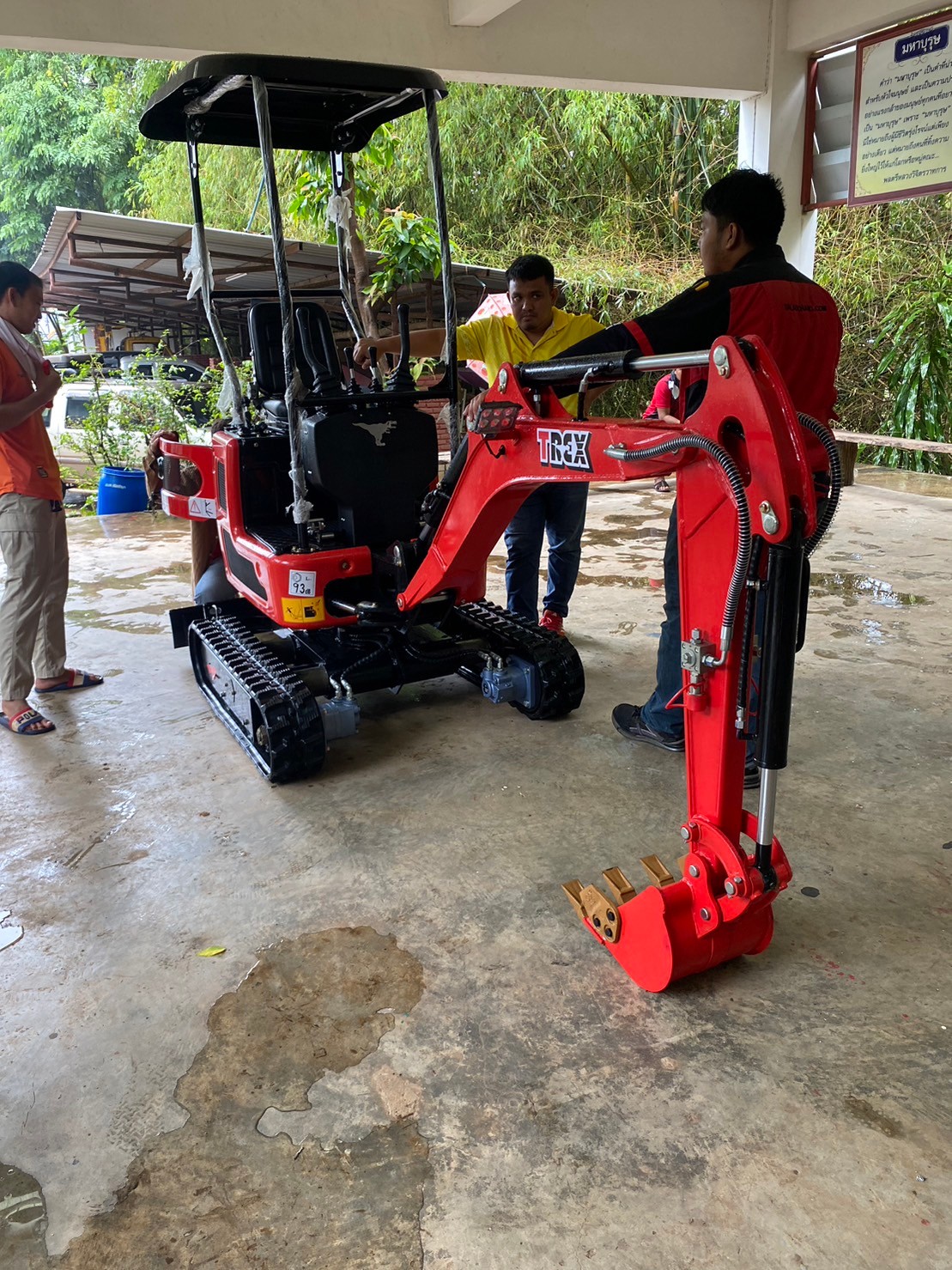 รถขุดเล็ก แมคโครเล็ก ทีเร็ก T-REX T1 1 ตัน ดีเซล 11แรง 1 สูบ