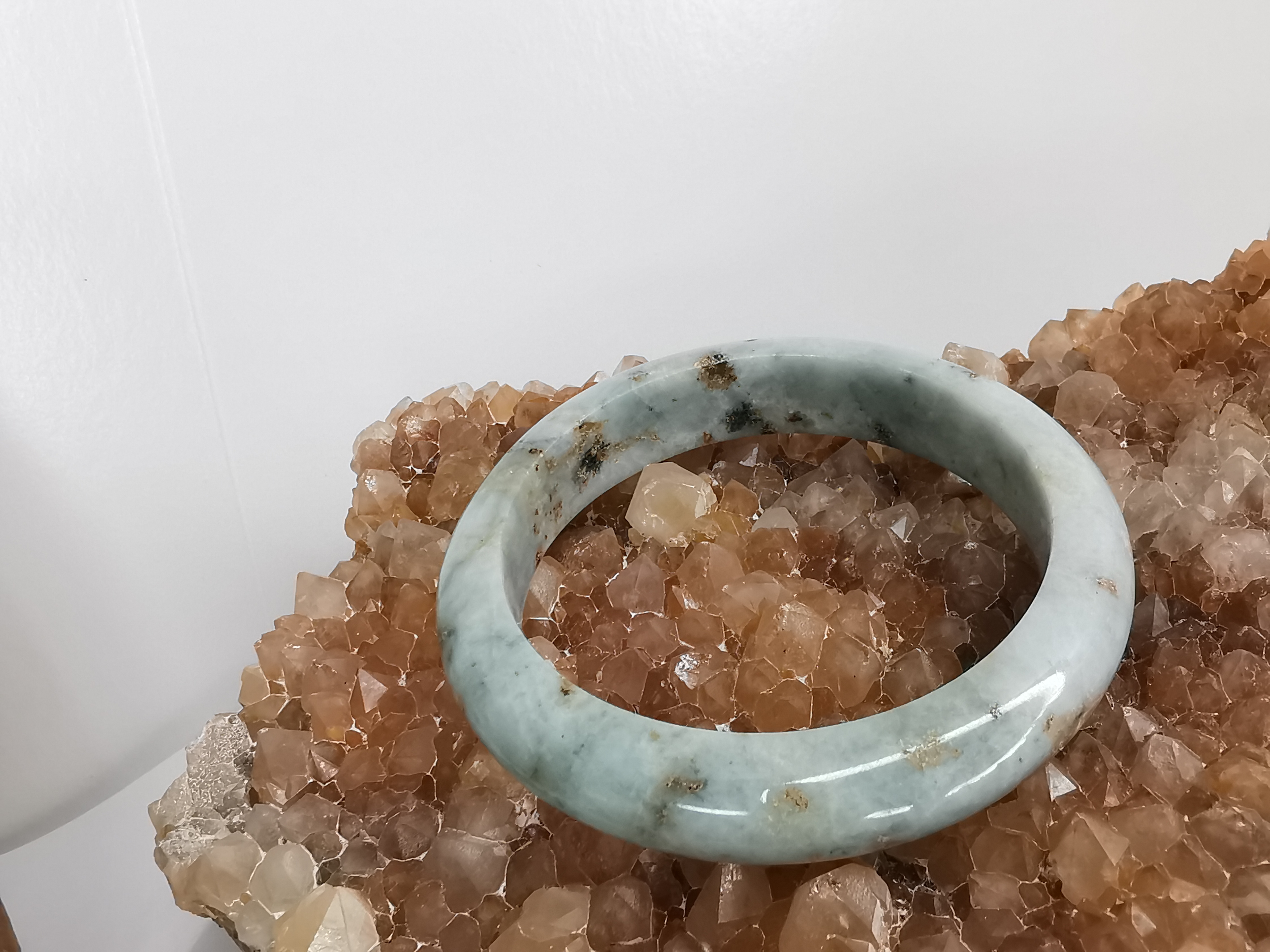 Green Yellow Jade Bangle กำไลหยกเจไดต์แท้ Diameter/ เส้นผ่านศูนย์กลางด้านใน 55 mm.