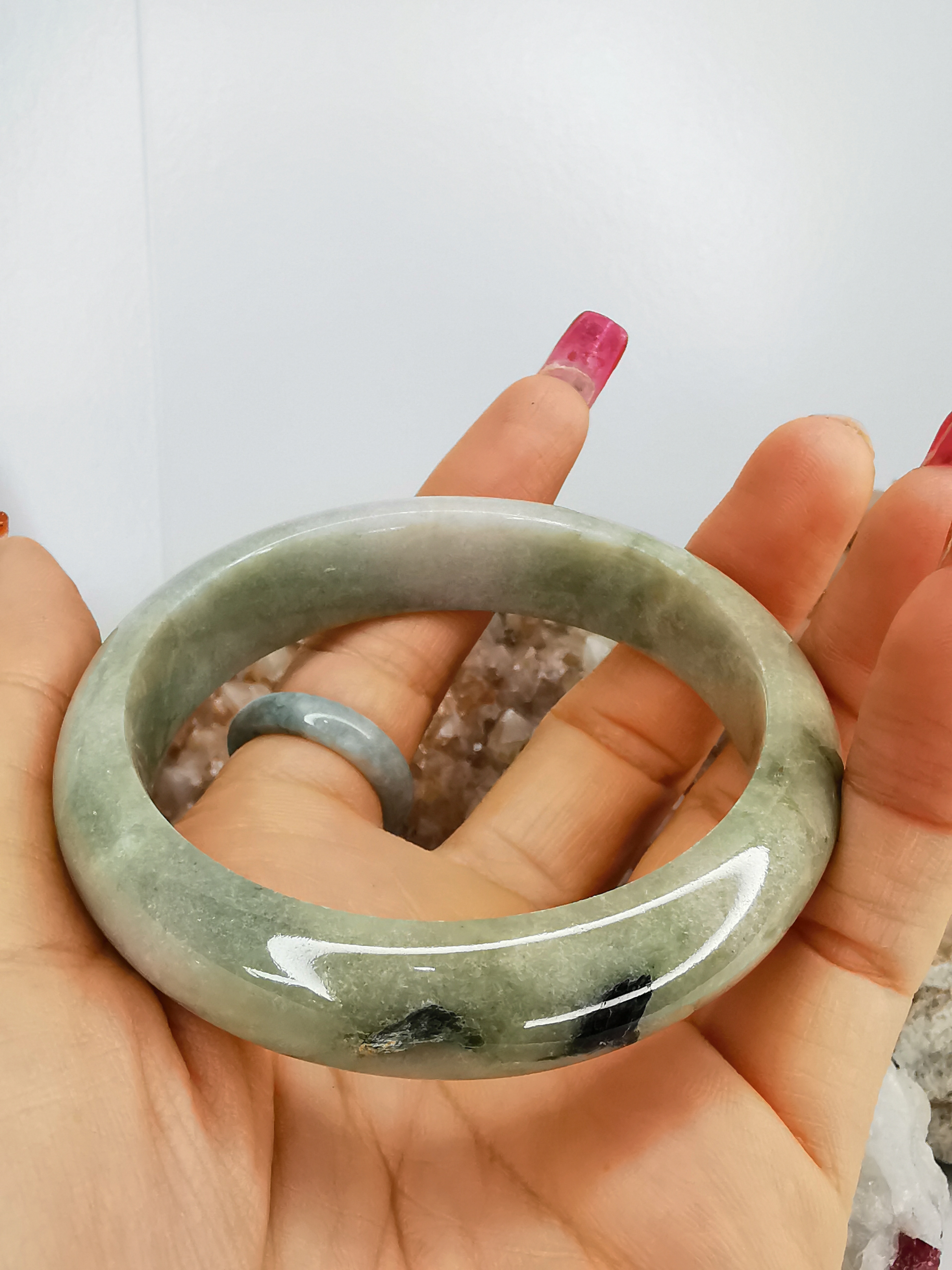 Green Yellow Bangle กำไลหยกเจไดต์แท้ Diameter/ เส้นผ่านศูนย์กลางด้านใน 58 mm.