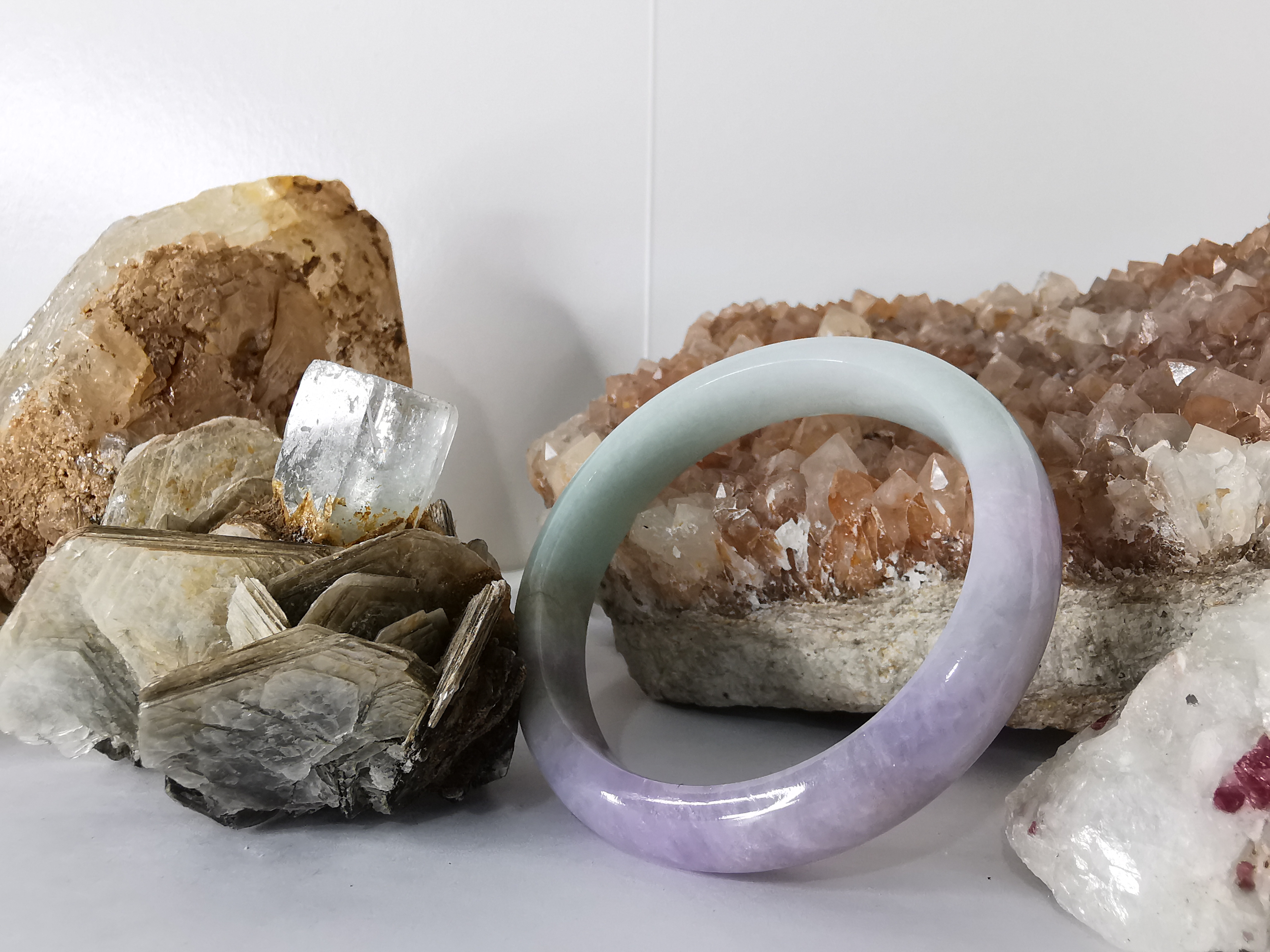 Violet Green Jade Bangle กำไลหยกเจไดต์แท้ Diameter/ เส้นผ่านศูนย์กลางด้านใน 58 mm.