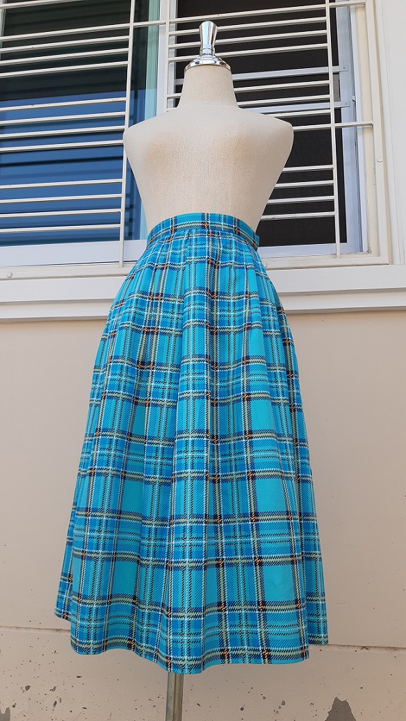 กระโปรงยาววินเทจสีฟ้า