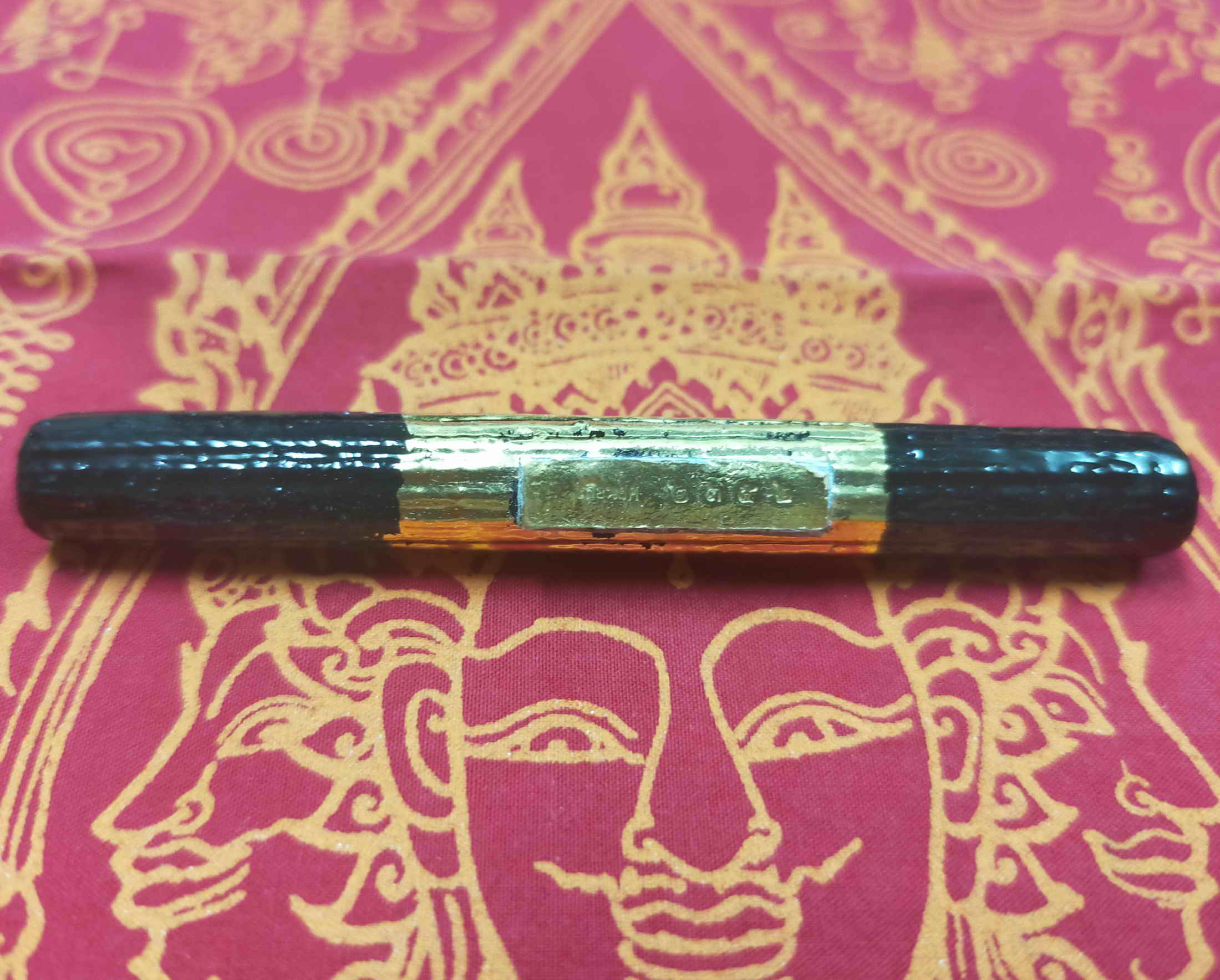 หลวงพ่อชำนาญ (พระครูปทุมวรกิจ) วัดบางกุฎีทอง จ.ปทุมธานี ตะกรุดเลื่อนยศ ปี 2557 เนื้อตะกั่วลงรักปิดทอง ซองเดิม วัตถุมงคลดี โดย sukpra (ศุขพระ)