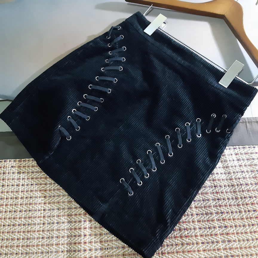 กระโปรงสั้นผ้าลูกฟูกสีดำ แบรนด์ FOREVER 21