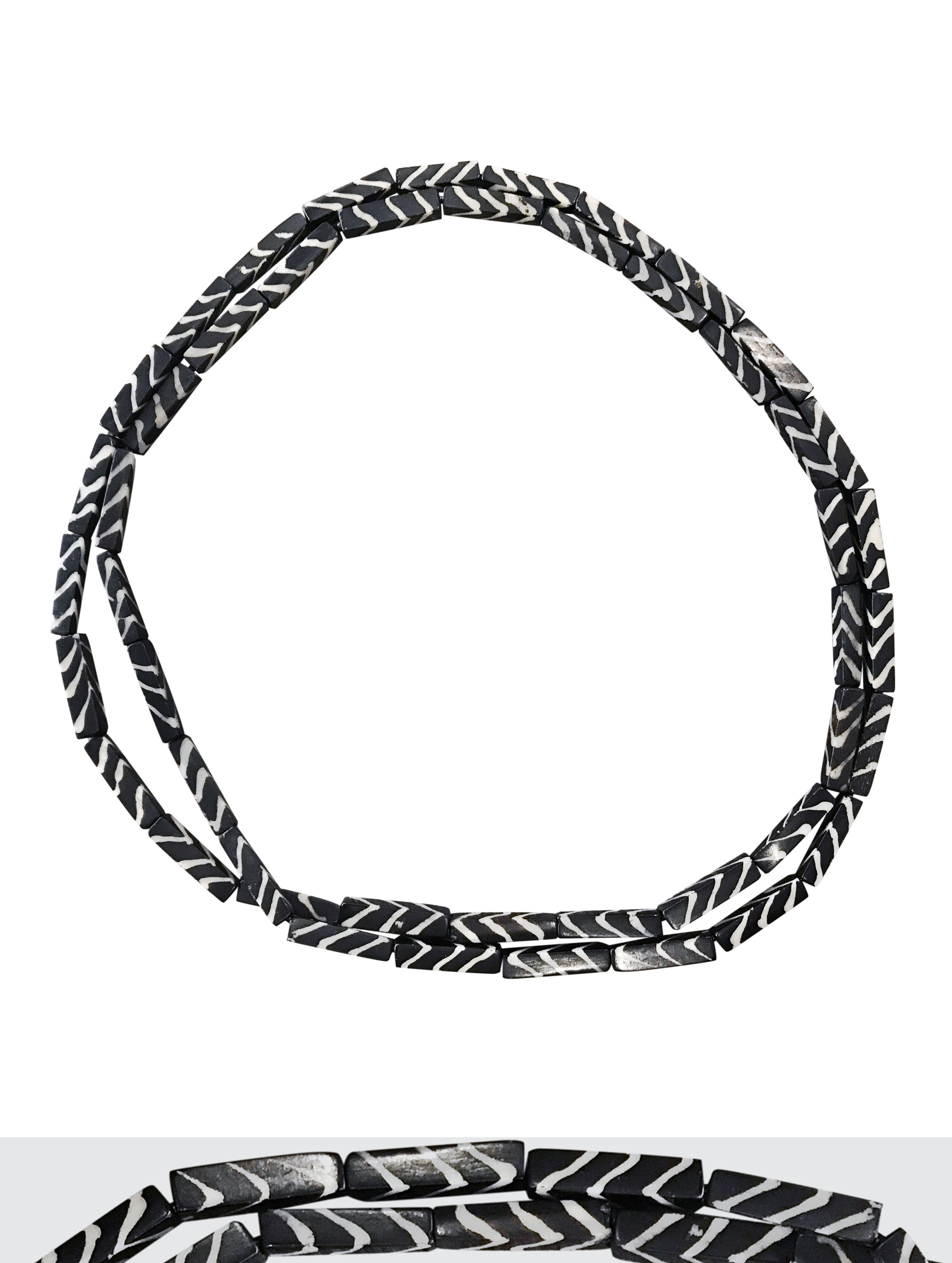 G 200136 สร้อยคอร้อยกระดูกวัว ราคาเช่า 30 บาท ต่อ 1 วัน