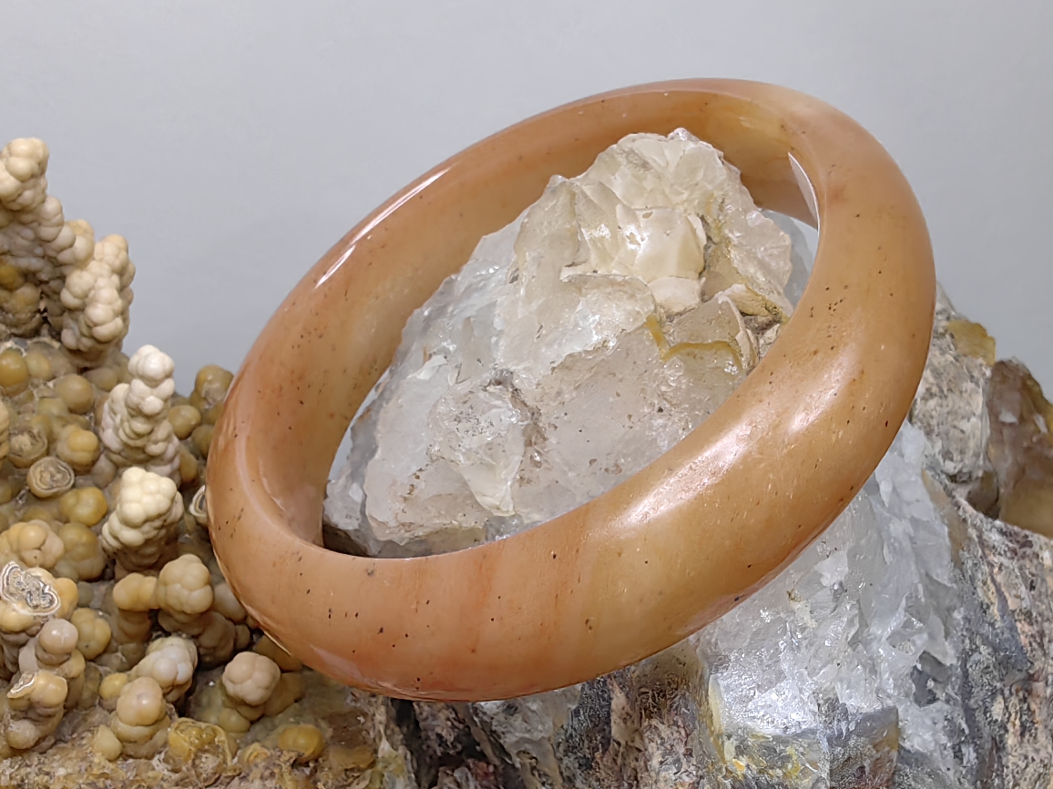 Burmese Carnelian Bangle Size 59 กำไลโมกุล คาร์นิเลียน พม่า Diameter/ เส้นผ่านศูนย์กลางด้านใน 59 mm.