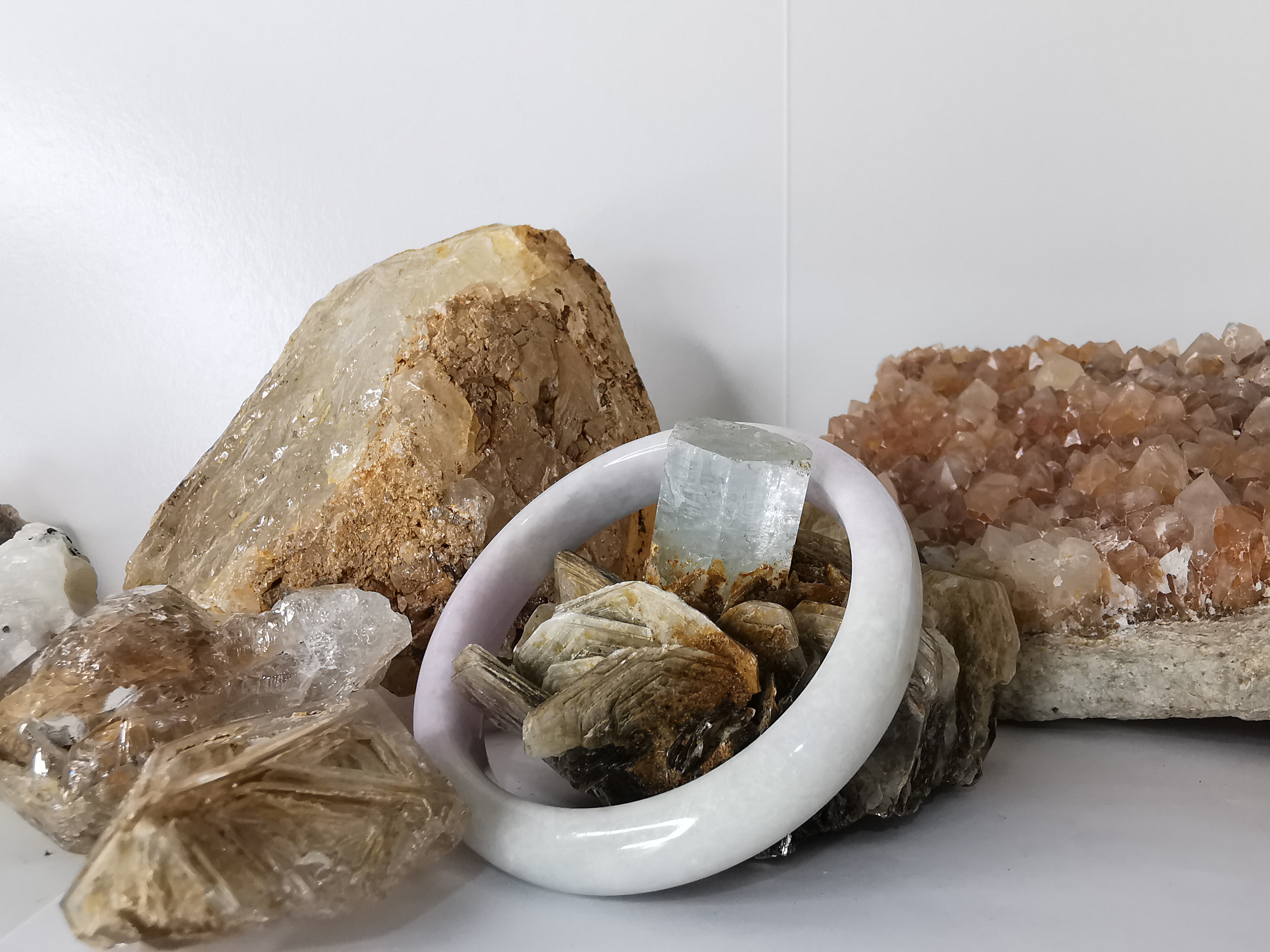 Violet Green Jadeite Bangle กำไลหยกเจไดต์แท้ Diameter/ เส้นผ่านศูนย์กลางด้านใน/size 60 mm.