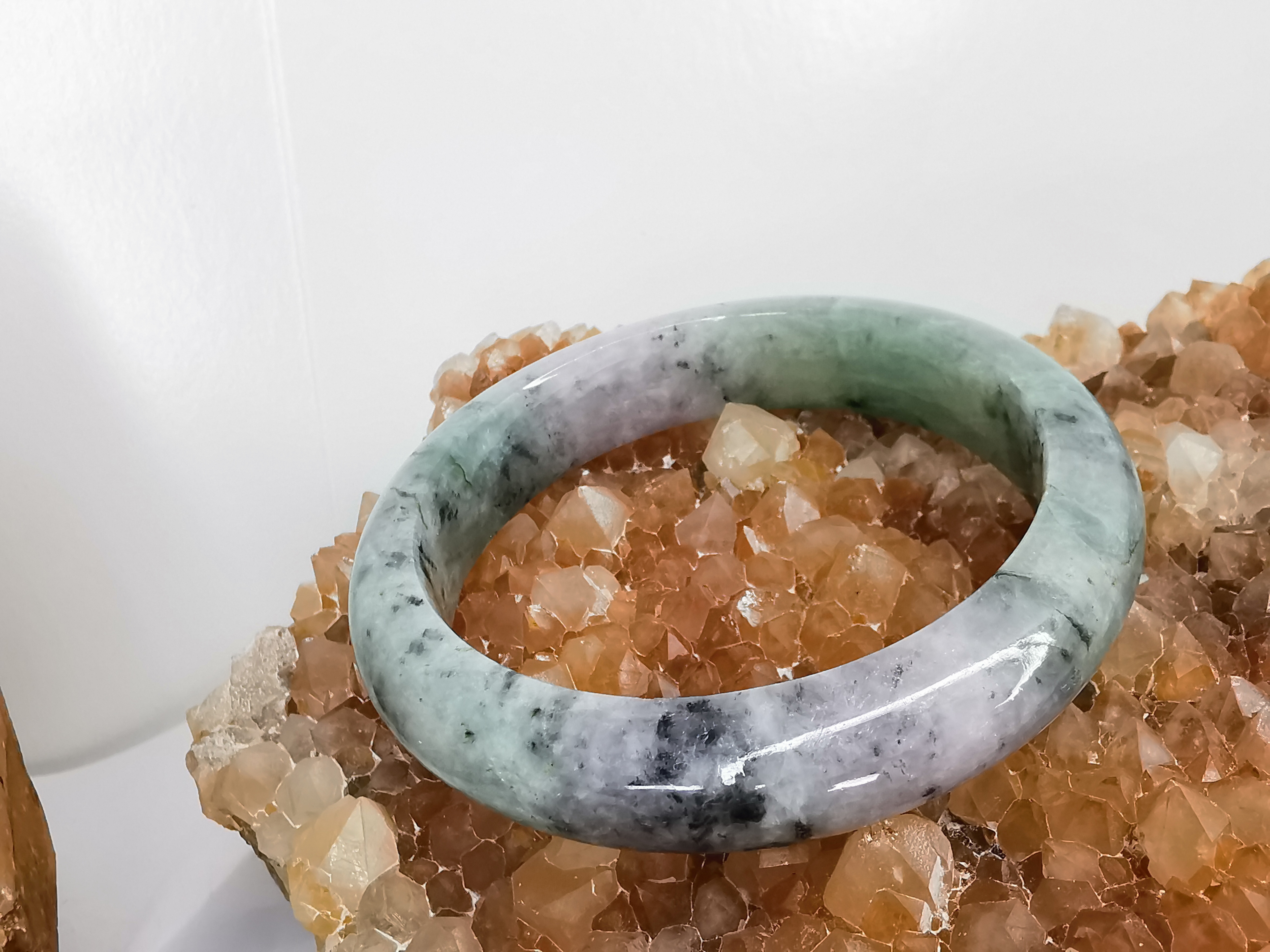 Green Grey Bangle กำไลหยกเจไดต์แท้ Diameter/ เส้นผ่านศูนย์กลางด้านใน 59 mm*.