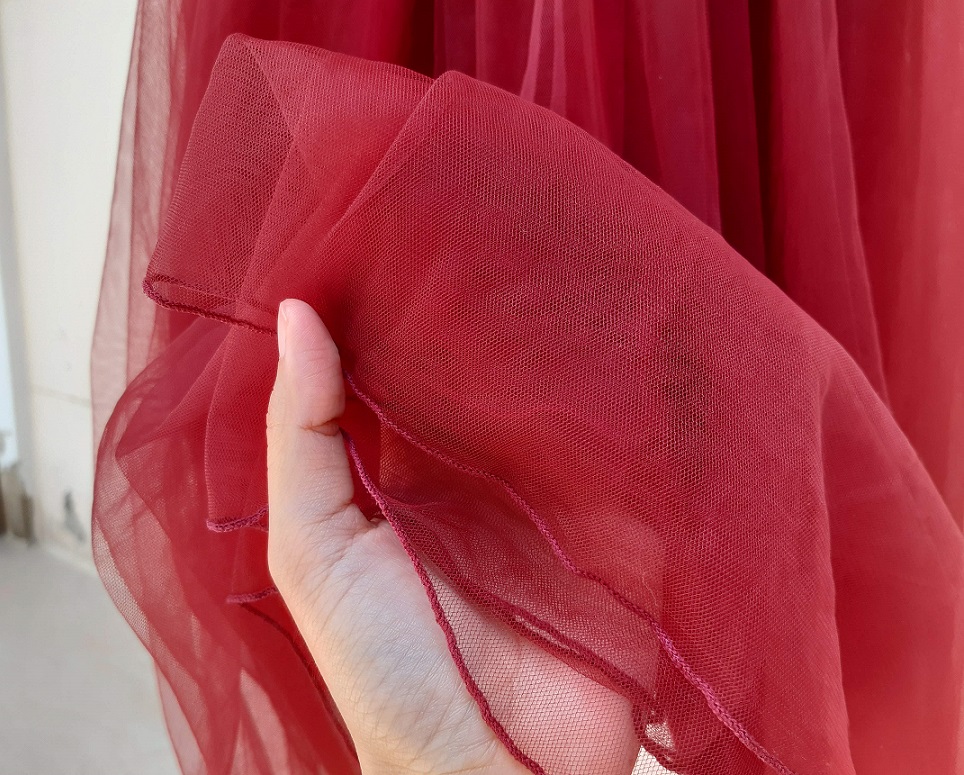 กระโปรงผ้ามุ้งสีแดงสวยๆ