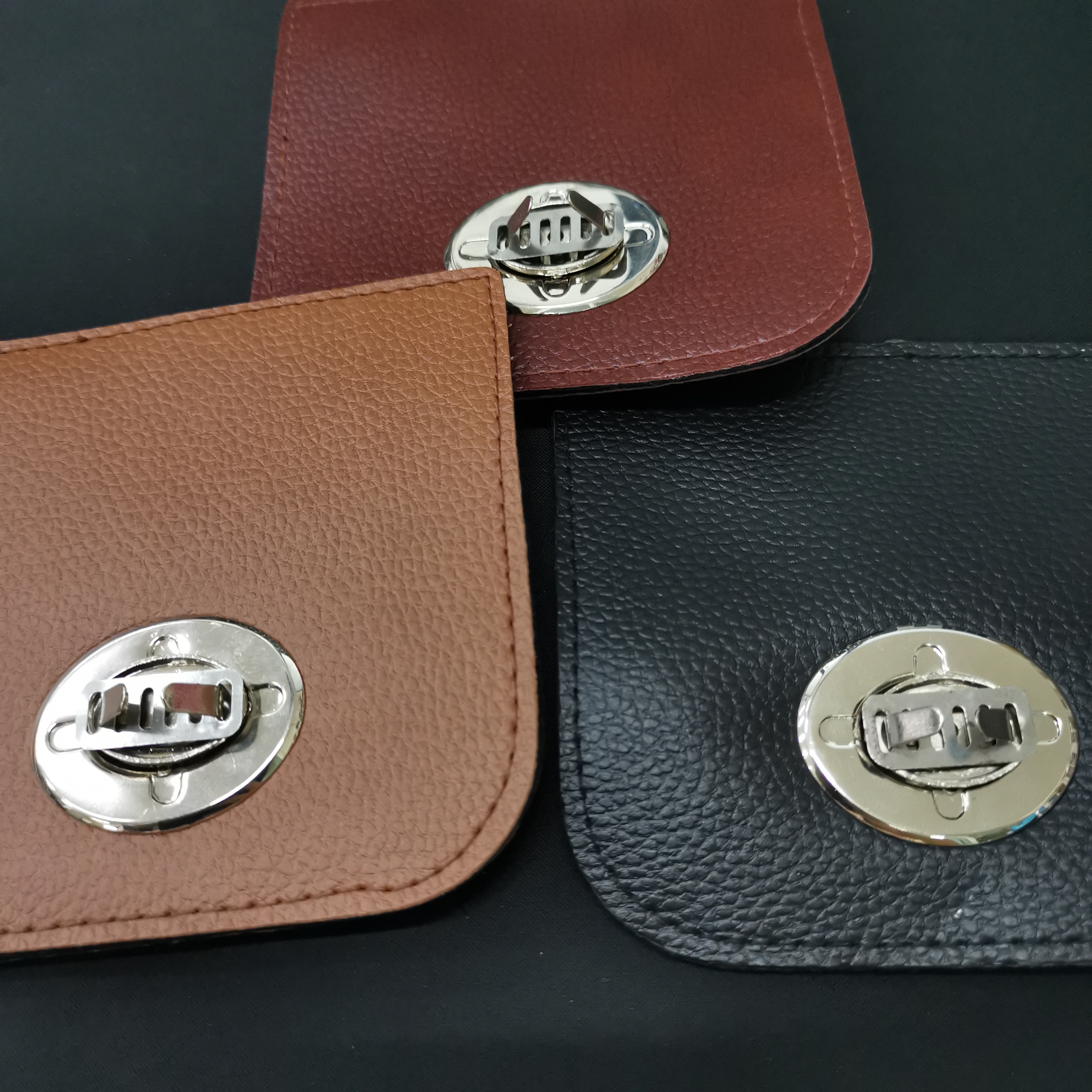 หน้ากระเป๋า ปากลูกบิด กว้าง12cm. X 12cm. คลิกเลือกสี (ในรายการไม่มีหมุดนะคะ)