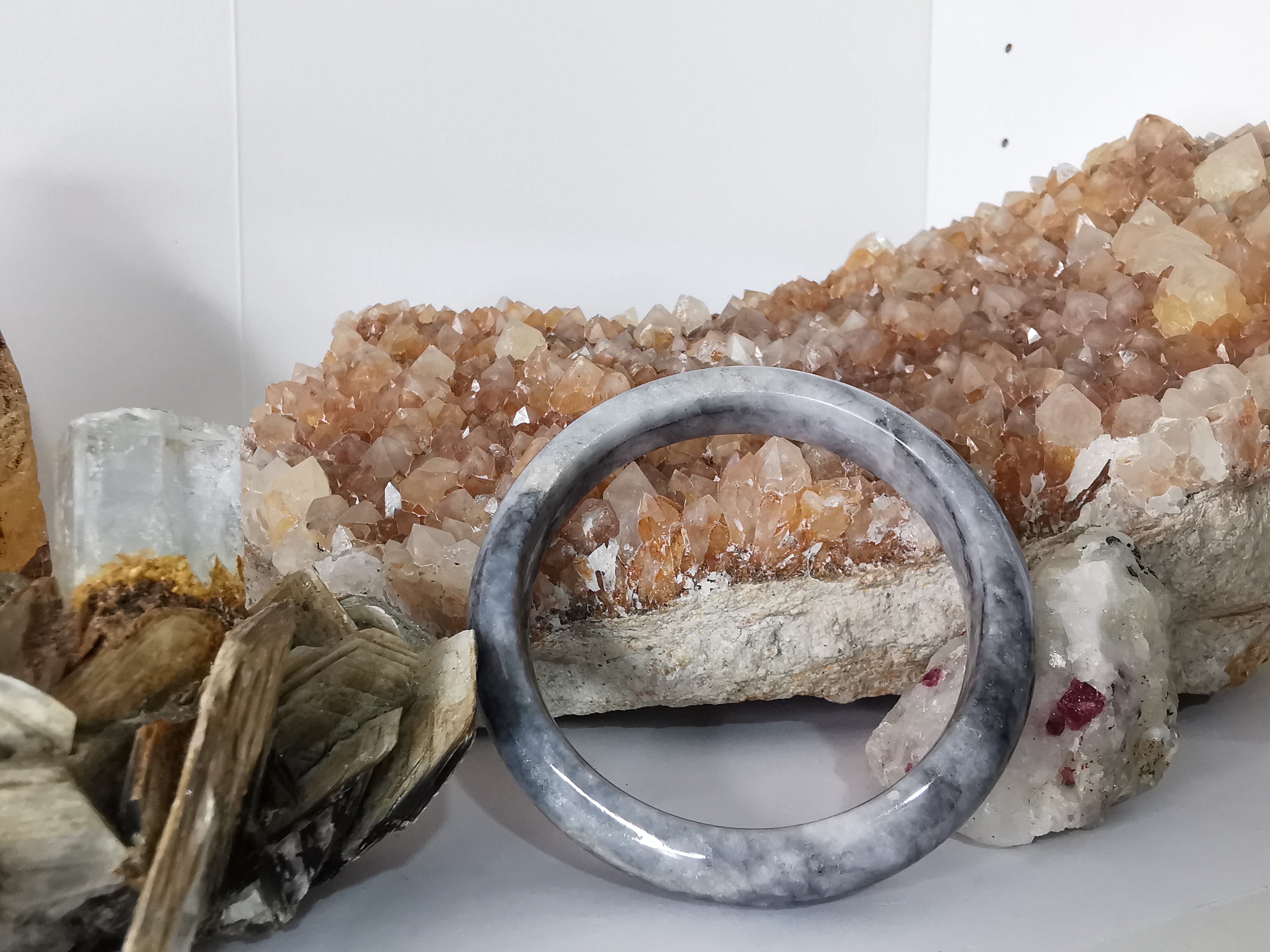 Grey Black Yellow Jade Bangle กำไลหยกเจไดต์แท้ Diameter/ เส้นผ่านศูนย์กลางด้านใน 59 mm.