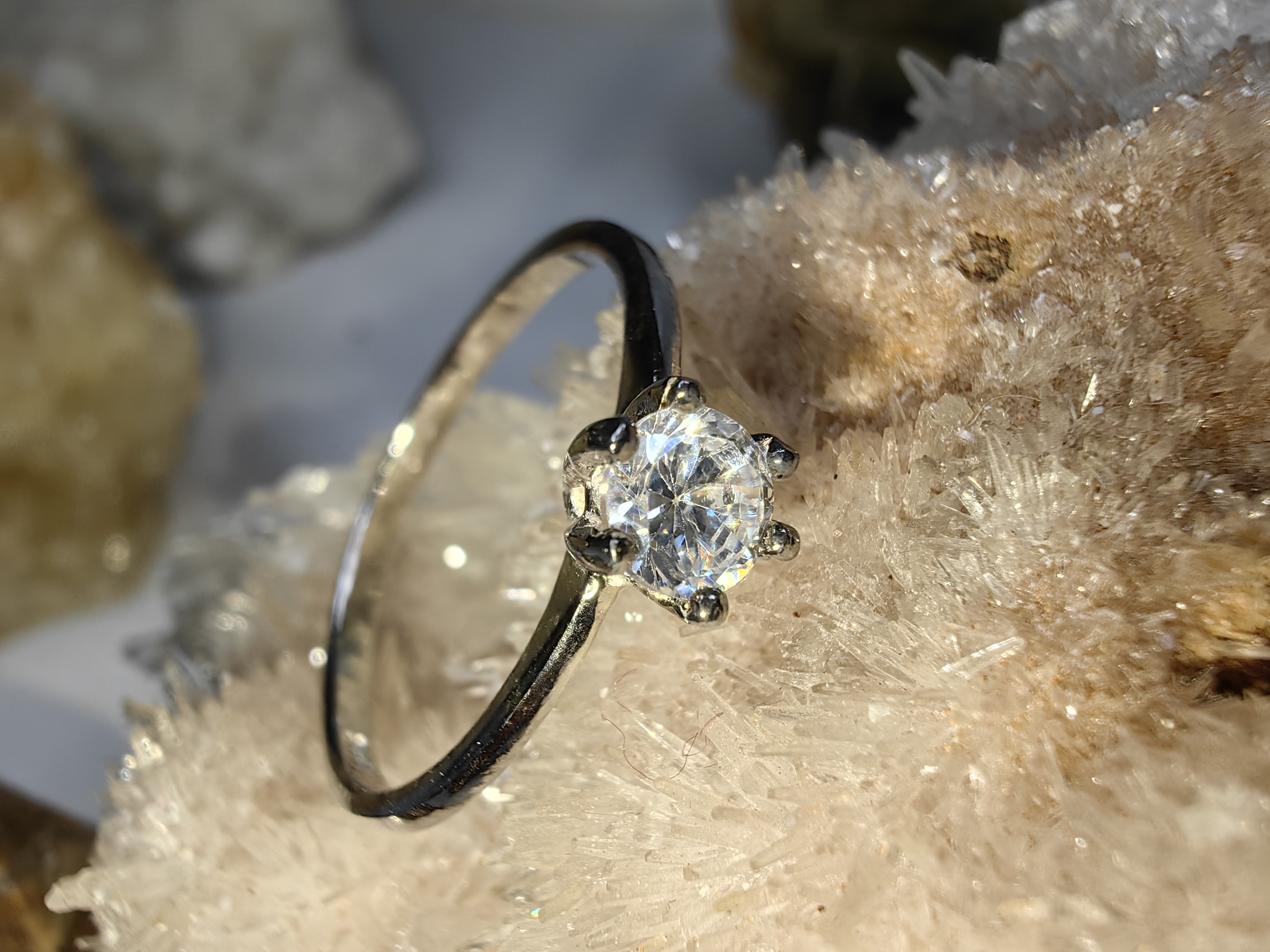 แหวนเพชร CZ เงินแท้ 92.5% Cubic Zirconia 925 Sterling Silver Ring Size 55