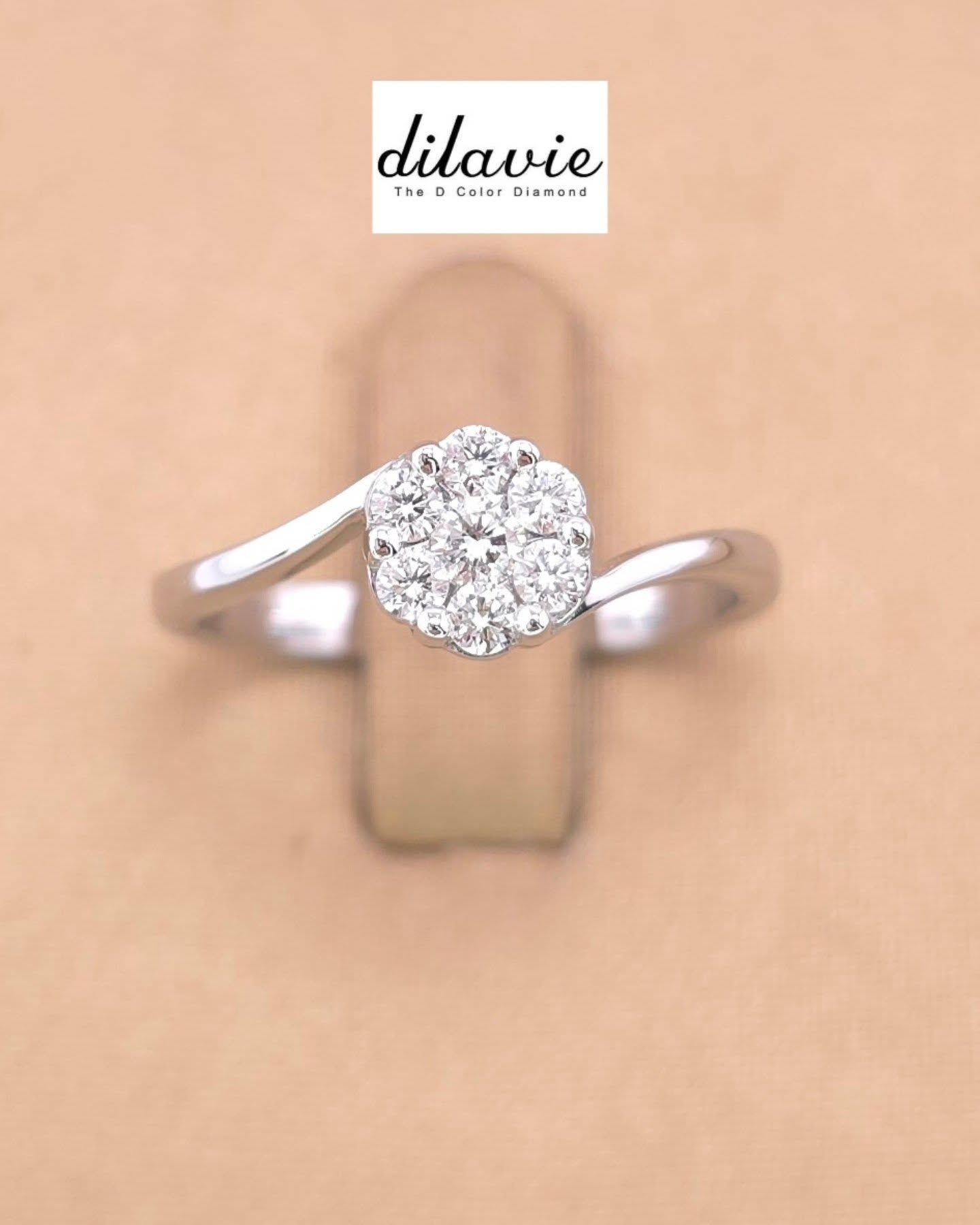 แหวนทองคำขาว 18K แบรนด์ Dilavie เพชรเกสร 6 ตัง 1 เม็ด 3.5 ตัง 6 เม็ด รวม 27 ตัง น้ำ 99(E) ความสะอาด if-vs ไซส์ 49 น้ำหนัก 2.1 กรัม ราคา 8,550.-(Net) (ออกShop24,400บาท ประหยัดไป65%)