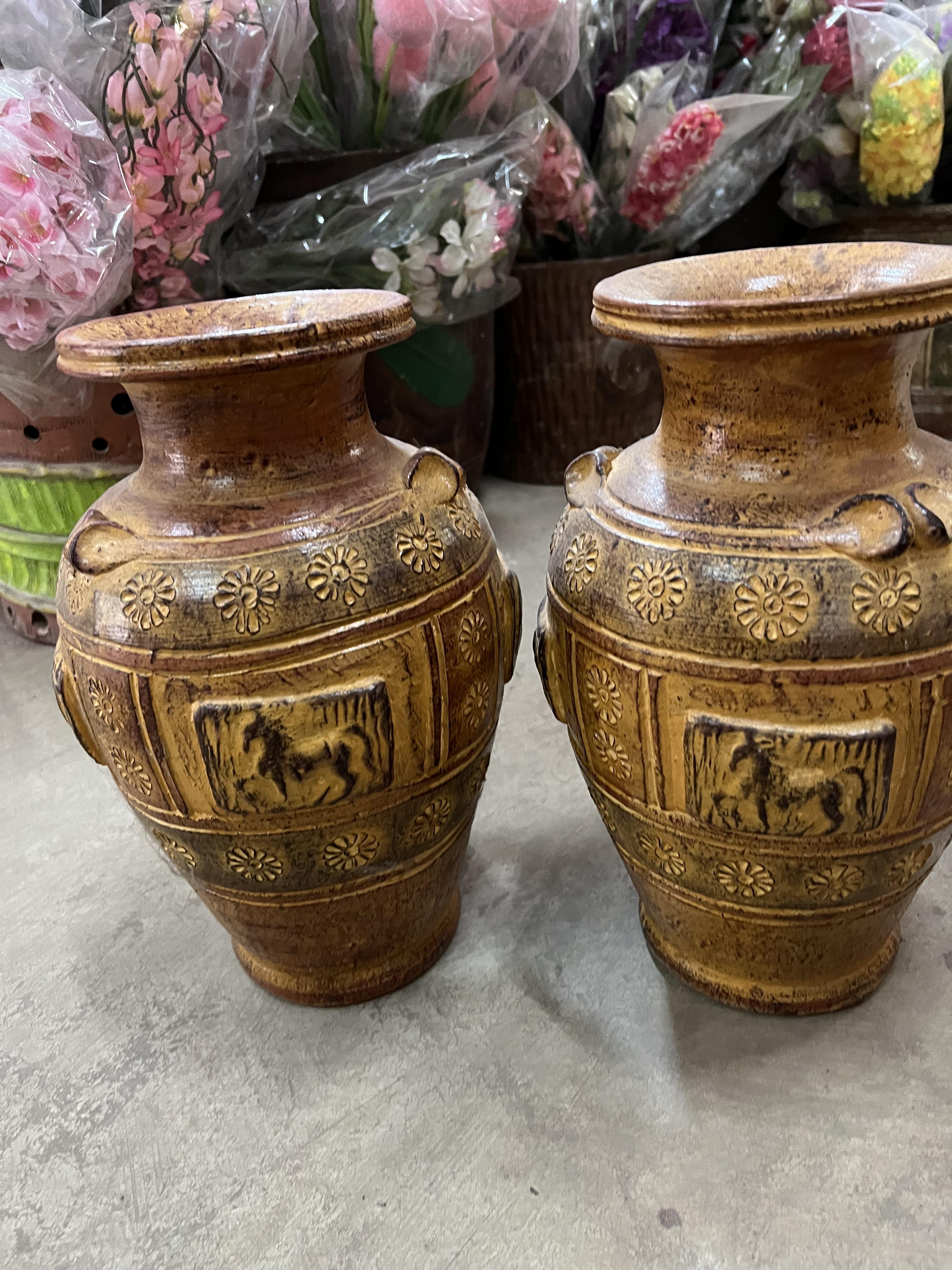 แจกันดินเผาขนาดกลาง