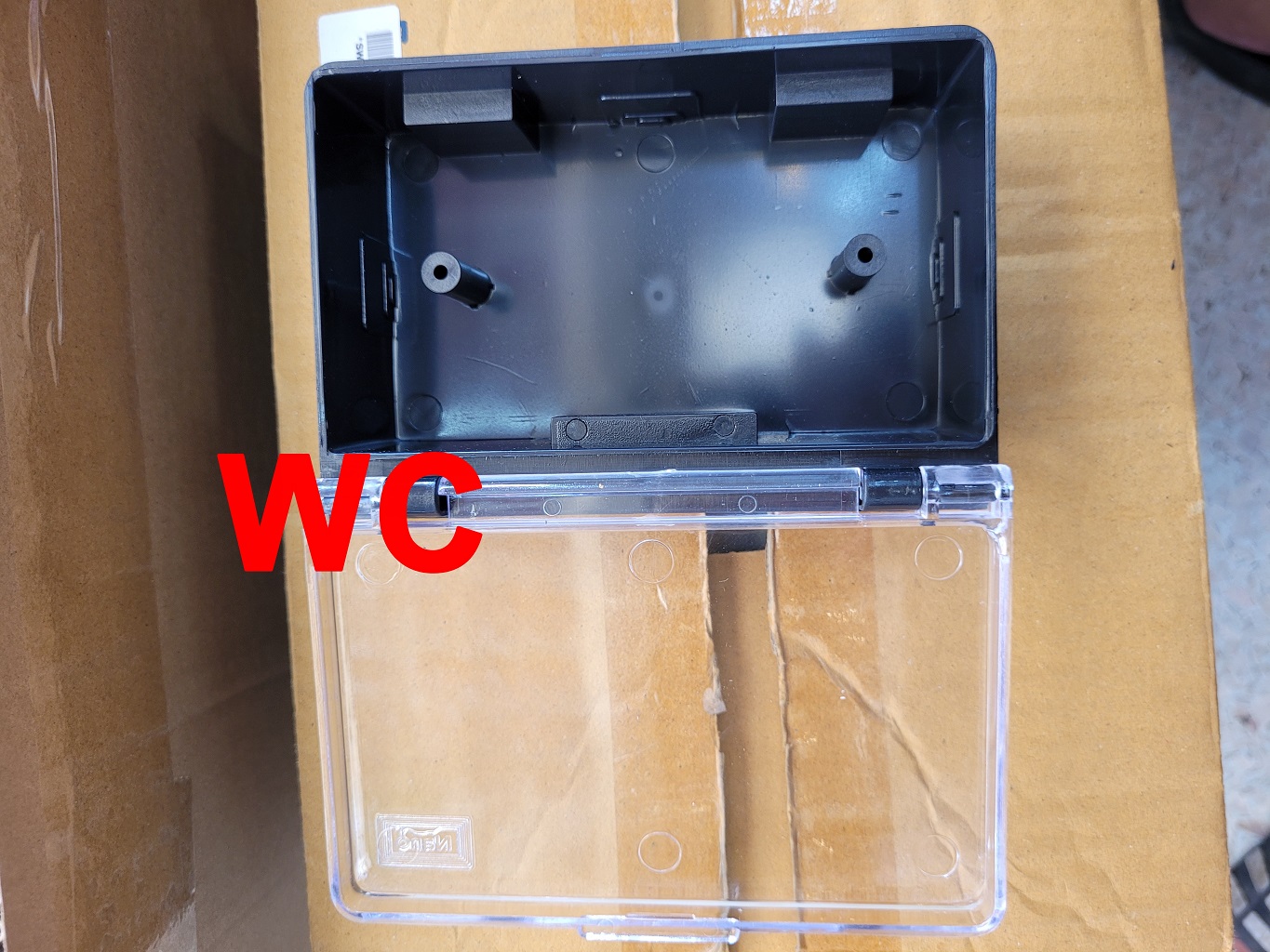 กล่องลอยกันน้ำ (ฝาใส) สีดำ แนวตั้ง NANO ขนาด2x4 สำหรับฝา 1-3 ช่อง ขนาด4x4 สำหรับฝา 4-6 ช่อง