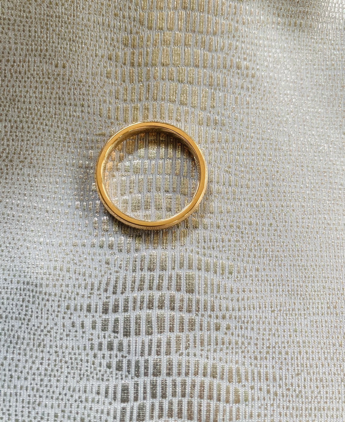 G 210206 แหวนสีทอง ราคาเช่า 30 บาท ต่อ 1 วัน