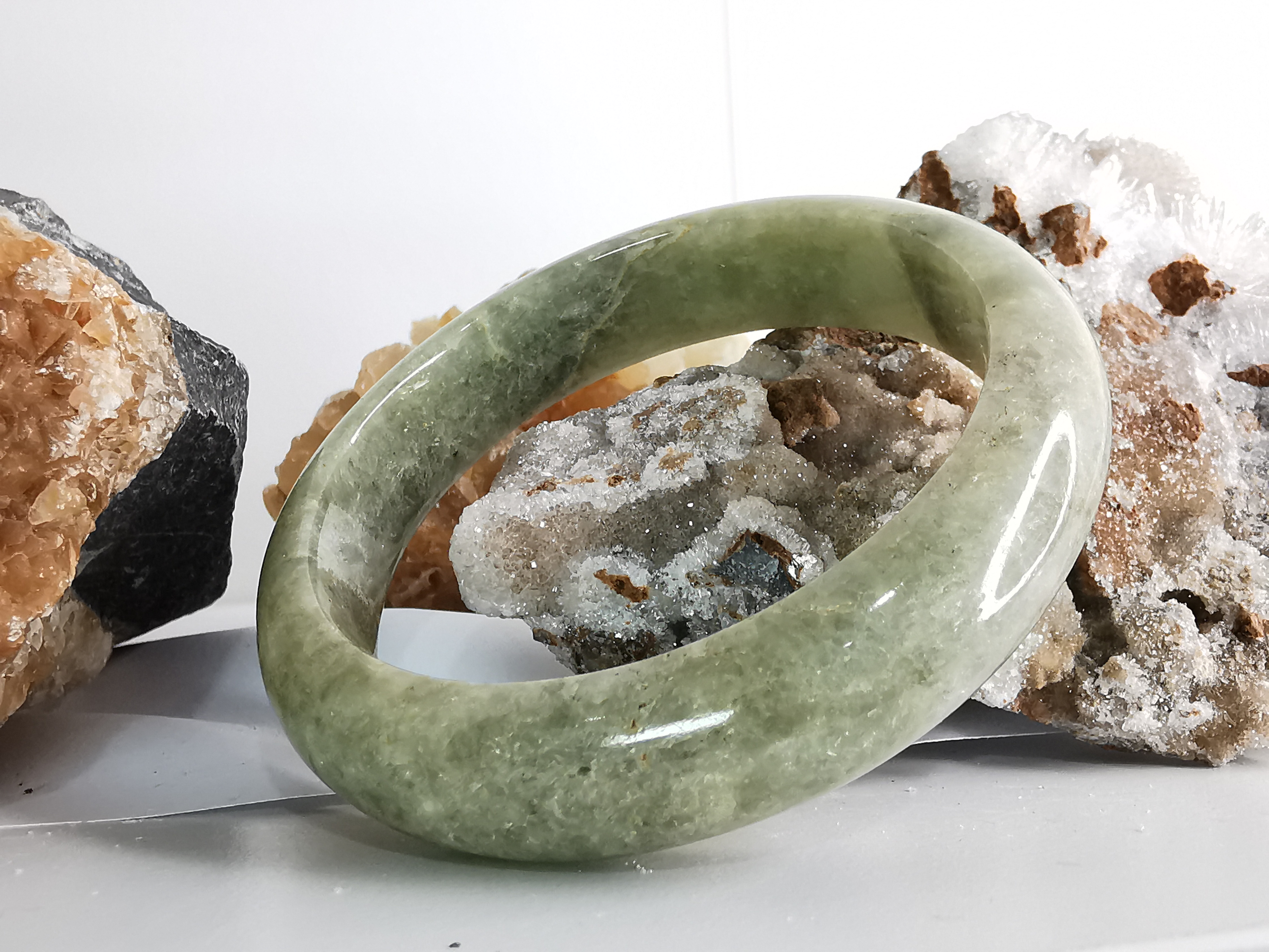 Green Yellow Jade Bangle กำไลหยกเจไดต์แท้ Diameter/ เส้นผ่านศูนย์กลางด้านใน 57 mm.