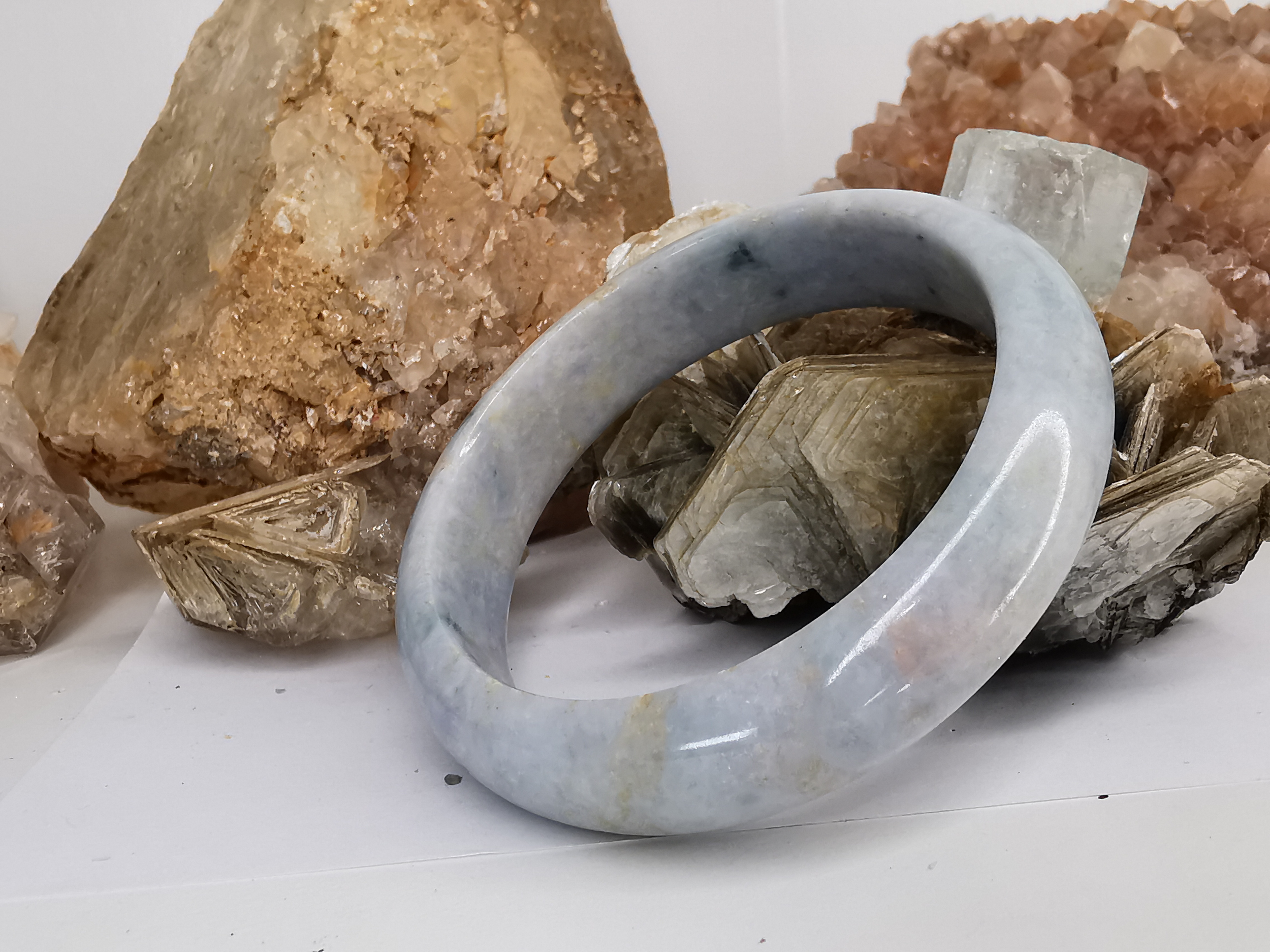 Blue Green Yellow Jade Bangle กำไลหยกเจไดต์แท้ Diameter/ เส้นผ่านศูนย์กลางด้านใน 59 mm.