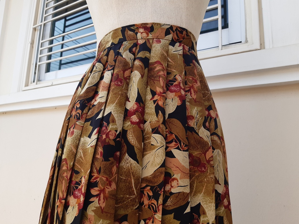กระโปรงวินเทจจีบพลีทรอบตัวสีน้ำตาลลายใบไม้