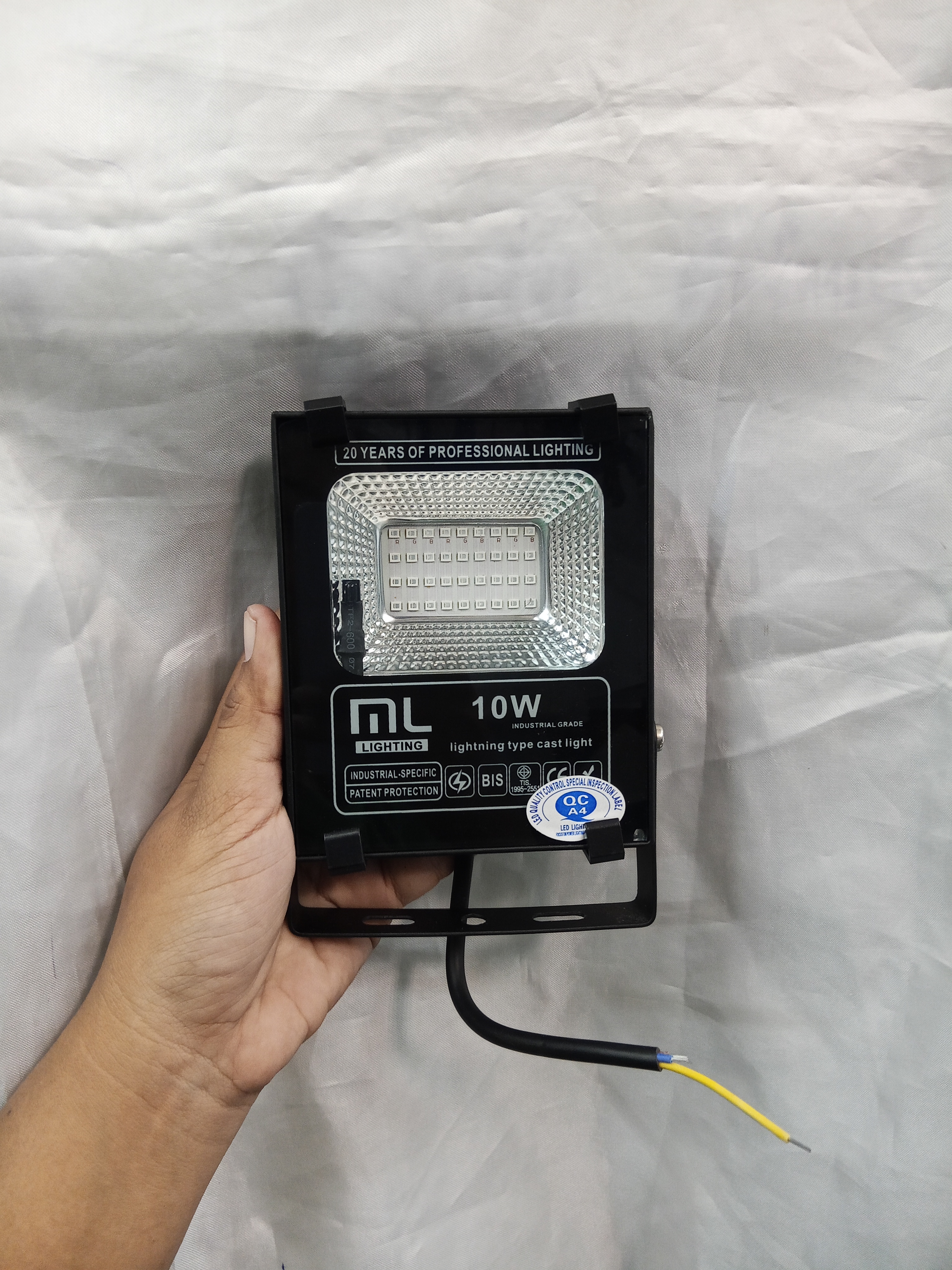 AURA สปอร์ตไลท์เปลี่ยนสี 10W RGB LED Flood Light เปลี่ยนสี Floodlight 220V ควบคุมระยะไกล พร้อมรีโมทคอนโทรล