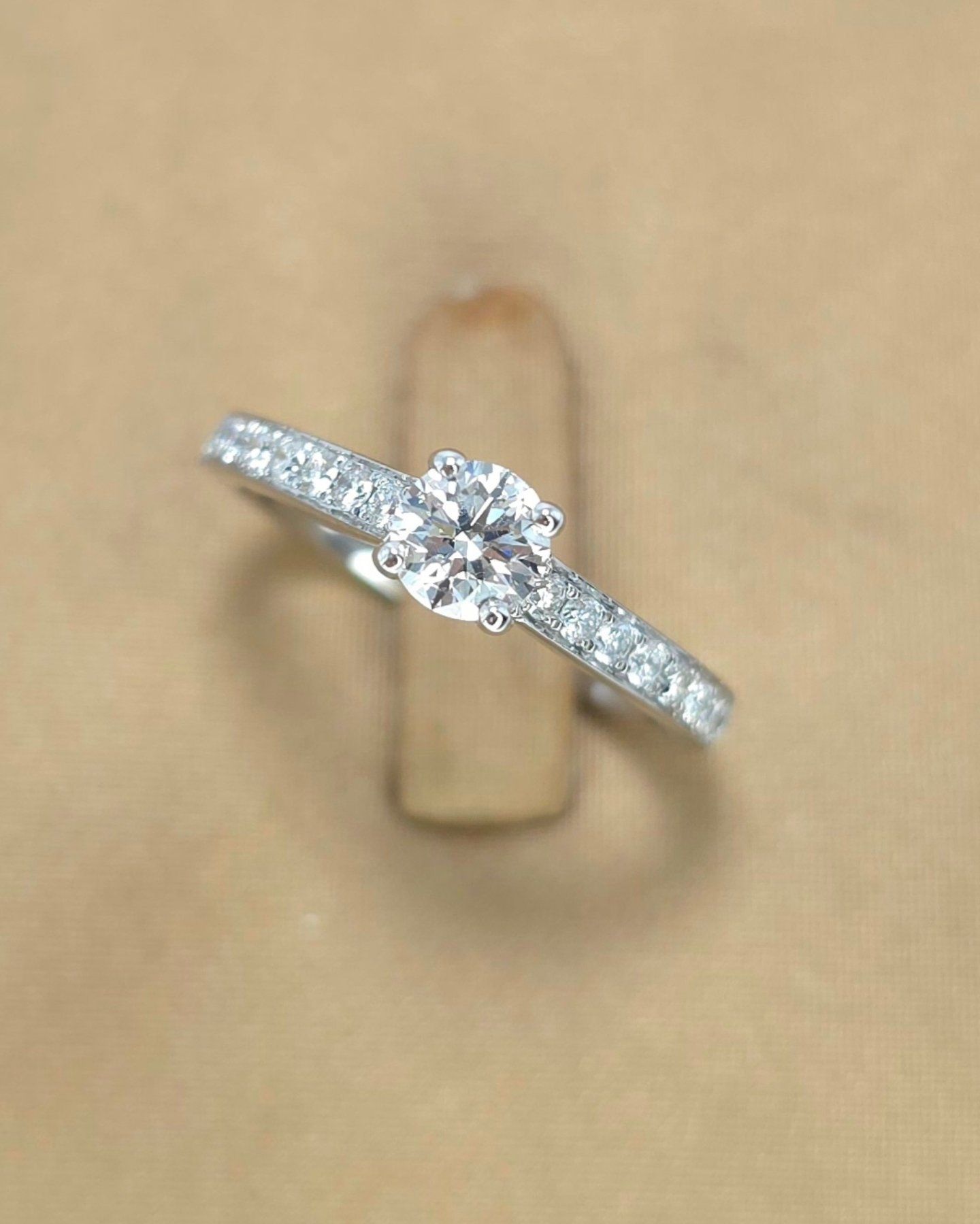 🚫ปิดการขาย(SoIdOut)🚫แหวนทองคำขาว 18K แบรนด์ Ananta เพชรเกสร 40 ตัง 1 เม็ด น้ำ 100(D) VS1 3 Excellent GIA: 5146115231 ใบสำเนา ข้างเพชรเกสร 1.5 ตัง 16 เม็ด รวม 28 ตัง น้ำ 98-100 ความสะอาด if-vvs ไซส์ 51 น้ำหนัก 3.09 กรัม ราคา 30,900.-(Net) (