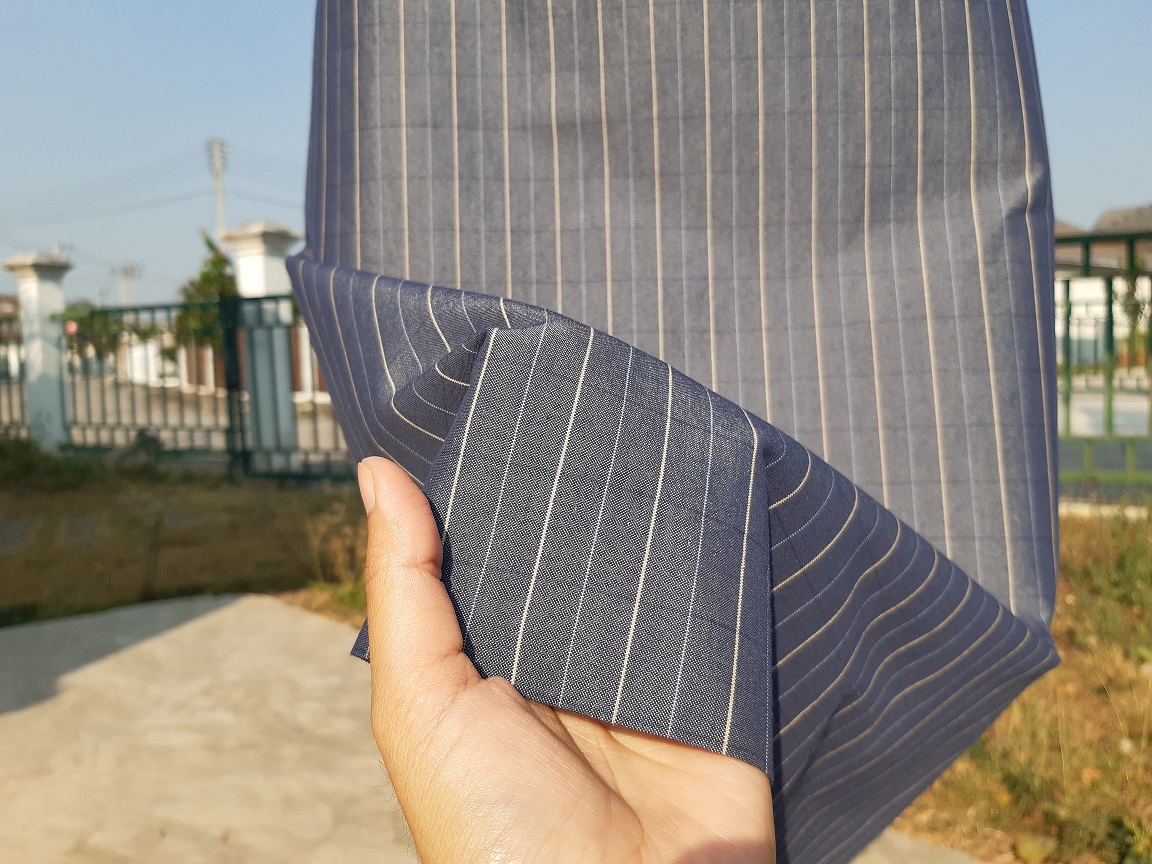 กระโปรงยาวลายทางสีน้ำเงิน