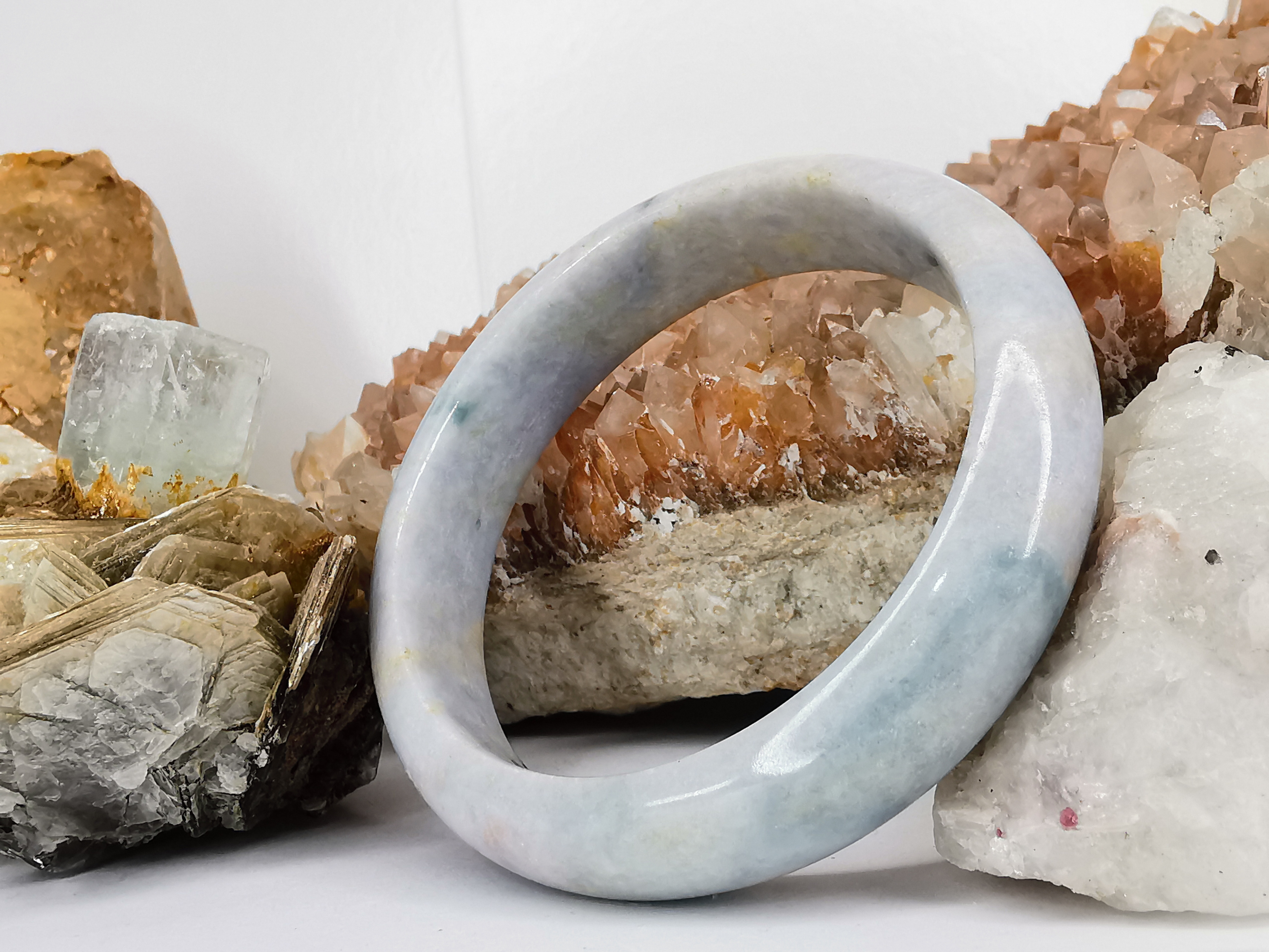 Blue Green Yellow Jade Bangle กำไลหยกเจไดต์แท้ Diameter/ เส้นผ่านศูนย์กลางด้านใน 59 mm.