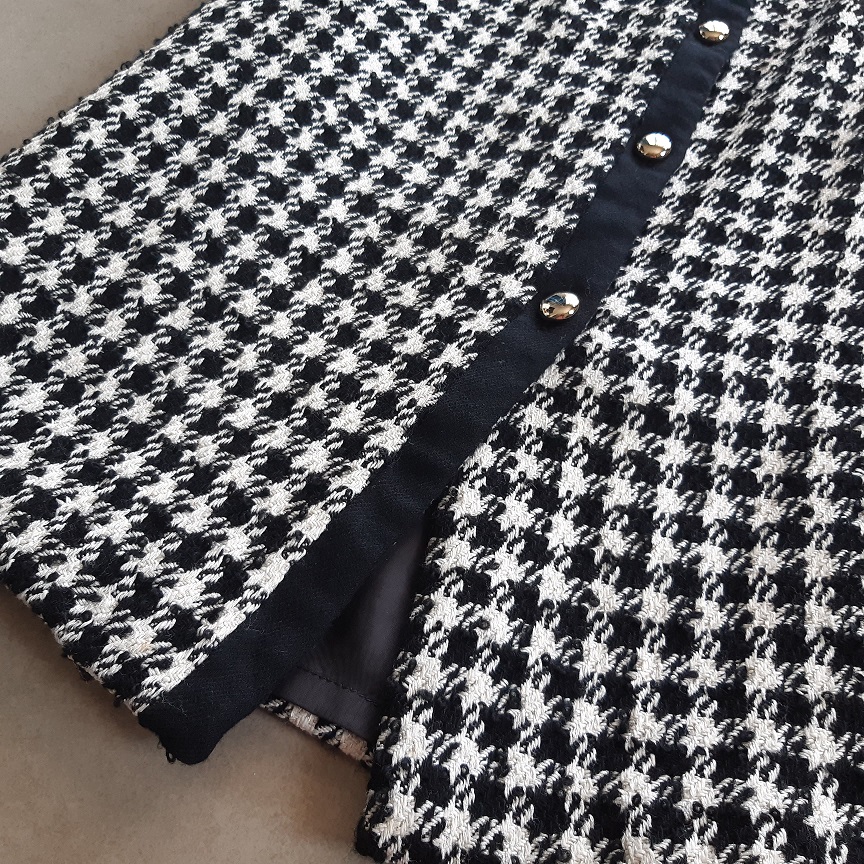 กระโปรงยาวผ้าทวีตลายชิโนริสีดำ