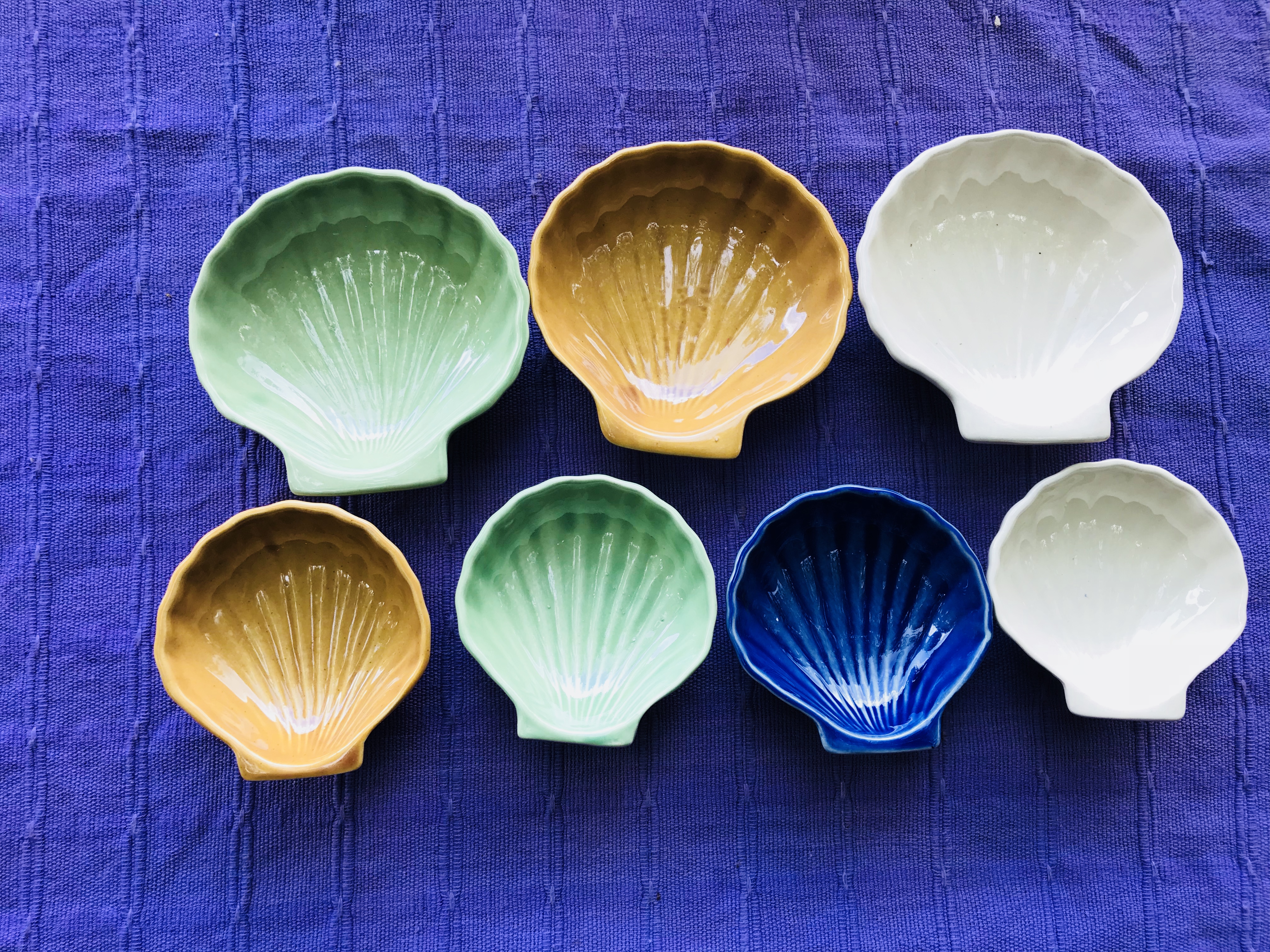 ถ้วยน้ำจิ้มหอยคละสี