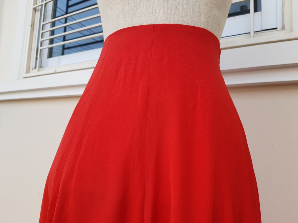 กระโปรงหางปลาสีแดง (Vintage Skirt)