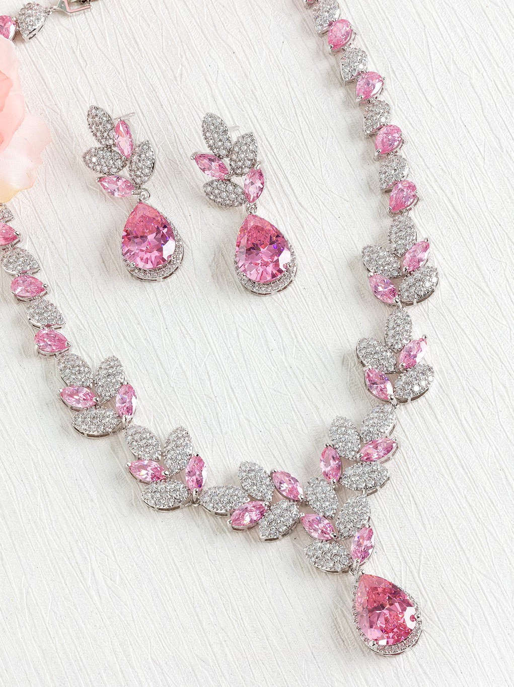 PINK SAPPHIRE DIAMOND 18K WHITE GOLD NECKLACE EARRING สร้อยคอ ต่างหู แซฟไฟร์สีชมพู ล้อมเพชร ทอง 18K Pre-order