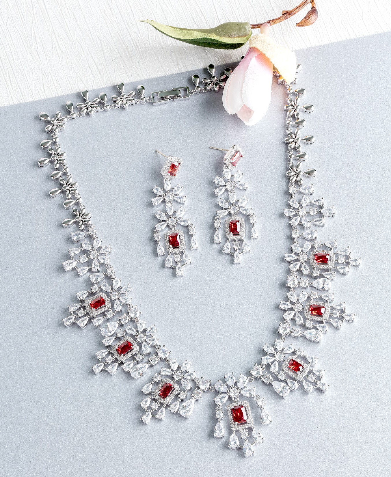 RUBY DIAMOND 18K WHITE GOLD NECKLACE สร้อยคอ ต่างหู ทับทิม ล้อมเพชร ทอง 18K Pre-order