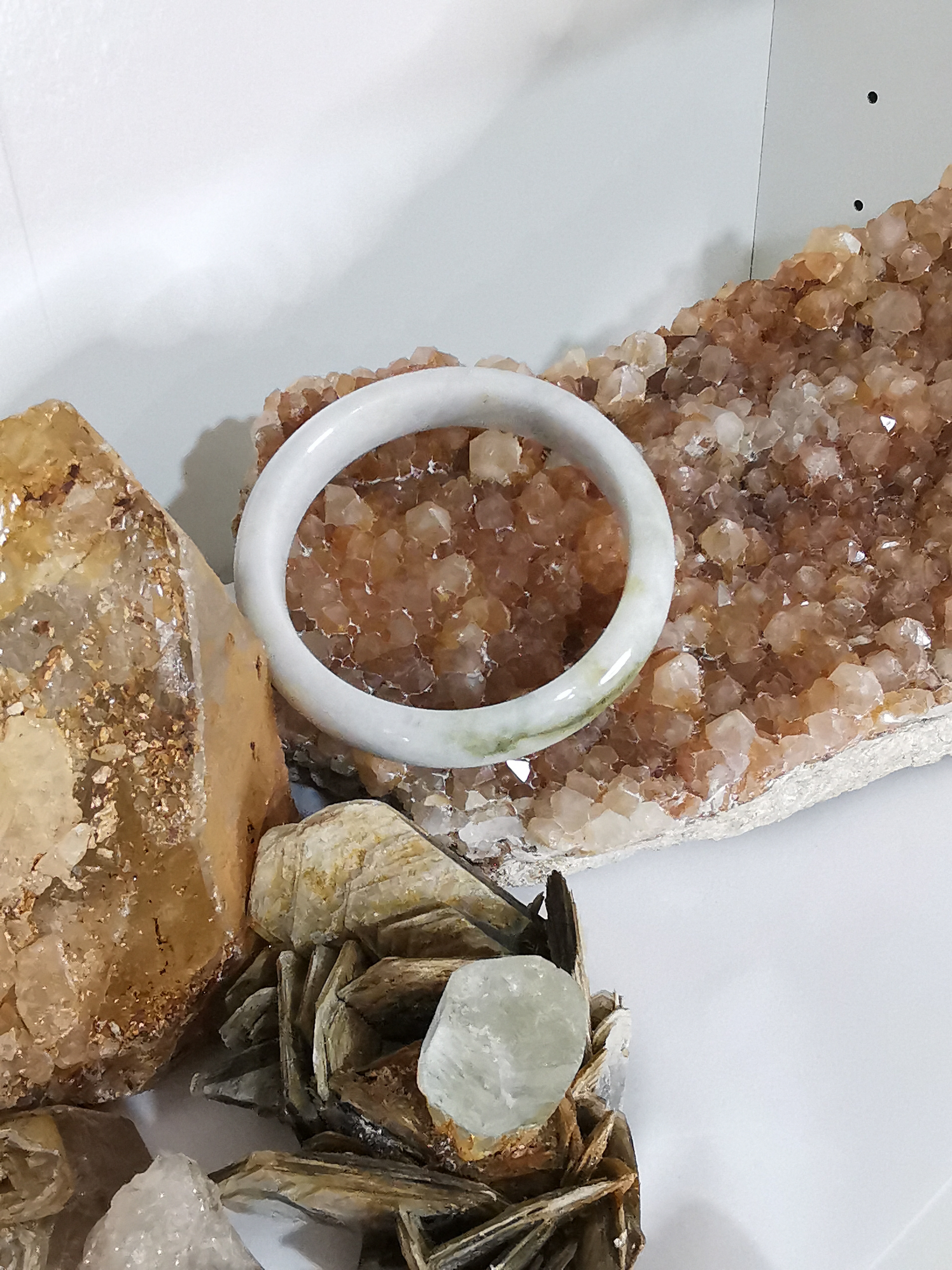 White Green Bangle กำไลหยกเจไดต์แท้ Diameter/ เส้นผ่านศูนย์กลางด้านใน 63 mm.