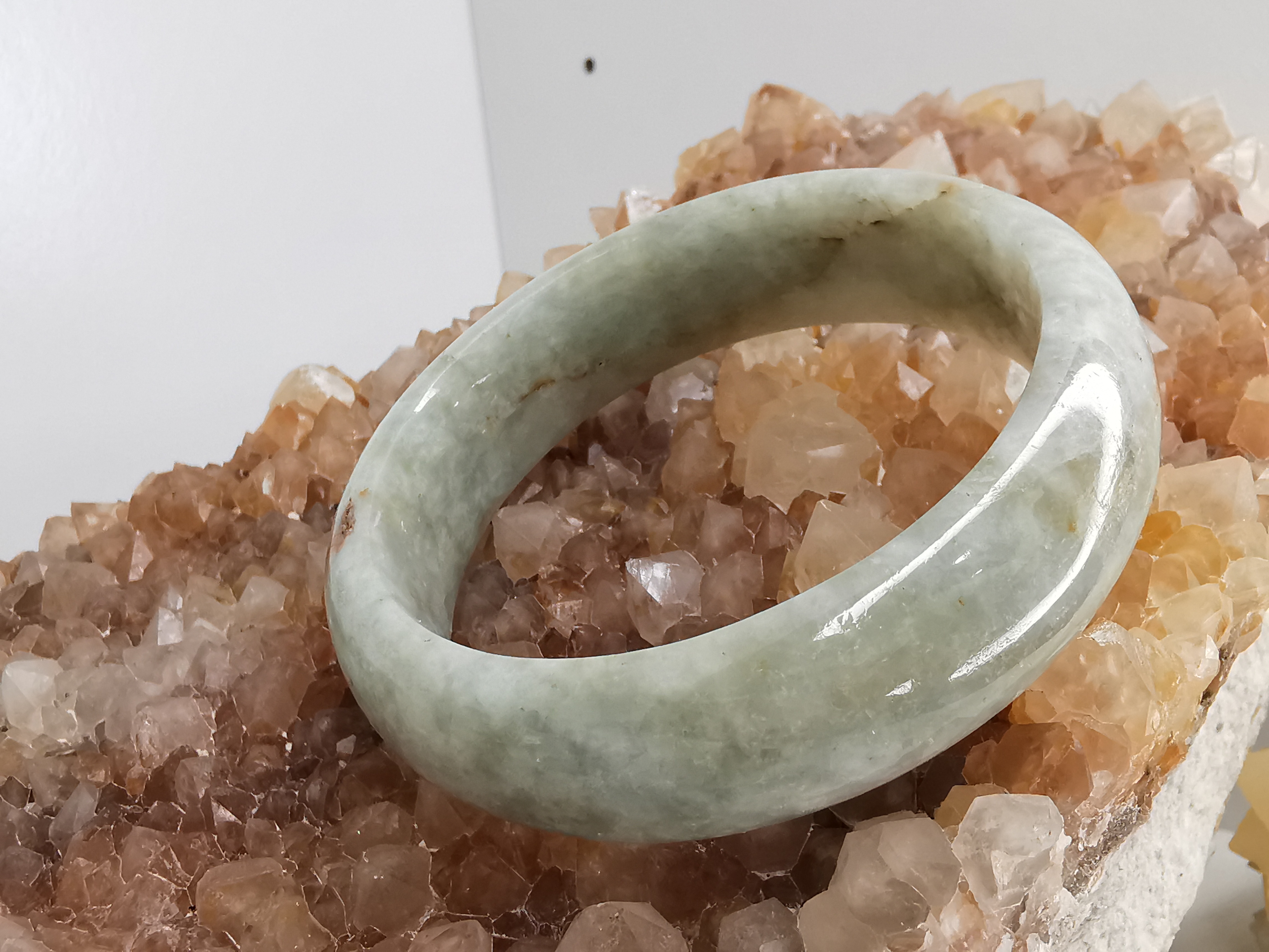 Green Yellow White Jade Bangle กำไลหยกเจไดต์แท้ Diameter/ เส้นผ่านศูนย์กลางด้านใน 59 mm.