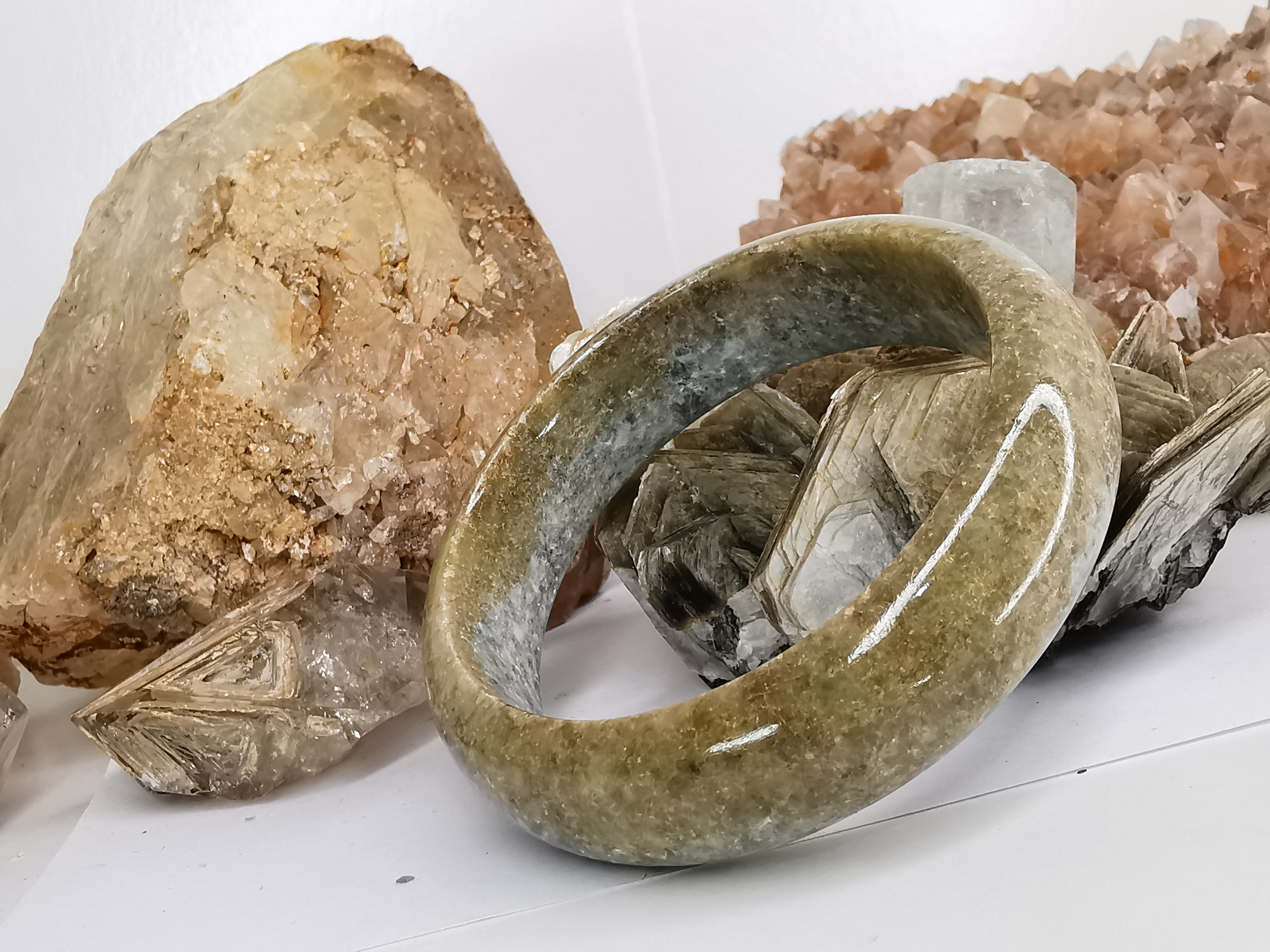 Green Yellow White Jade Bangle กำไลหยกเจไดต์แท้ Diameter/ เส้นผ่านศูนย์กลางด้านใน 59 mm.