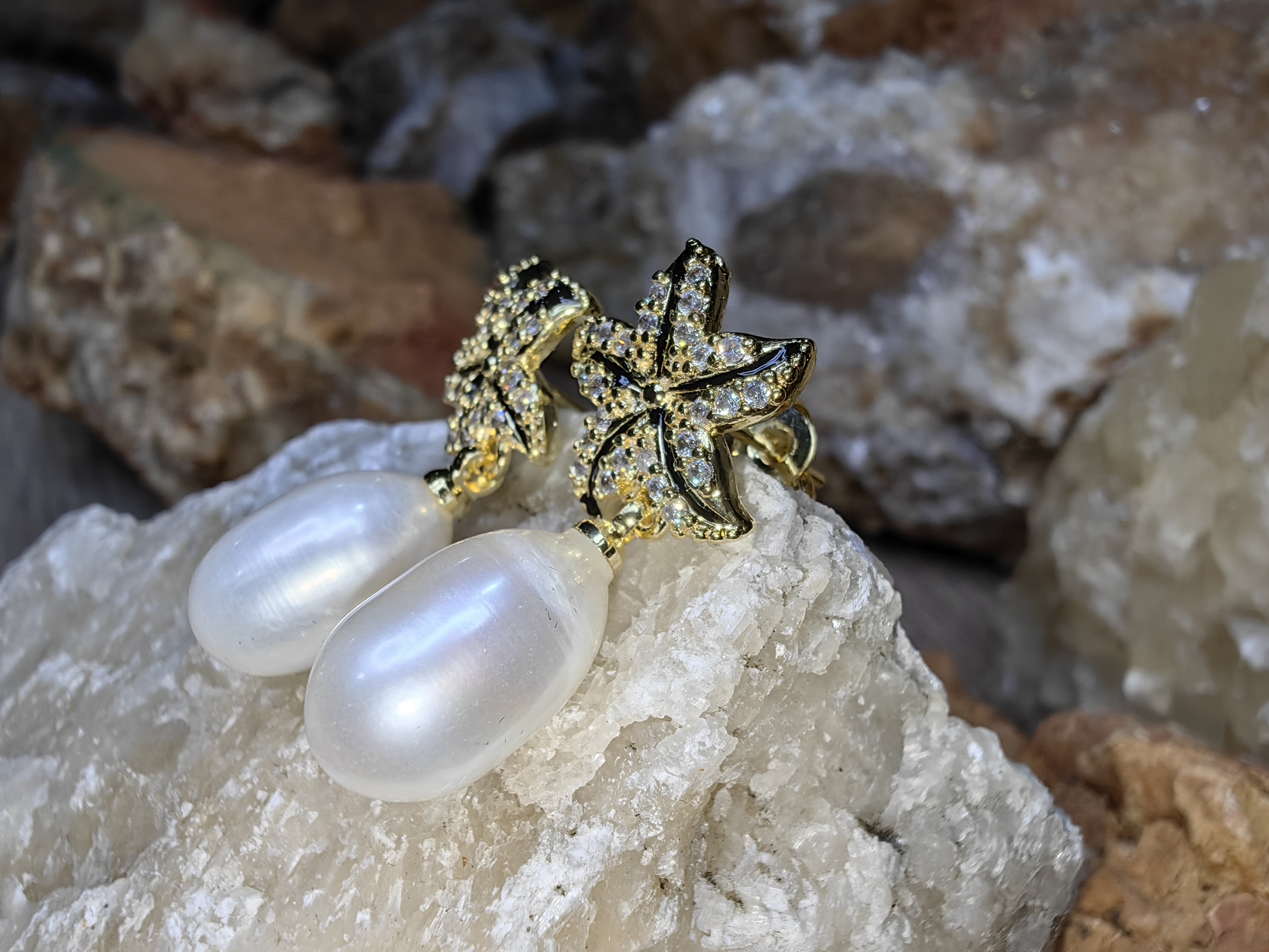 ต่างหูไข่มุกเลี้ยงธรรมชาติ เพชรสวิส Natural Culture Pearl Swiss Diamond Earrings