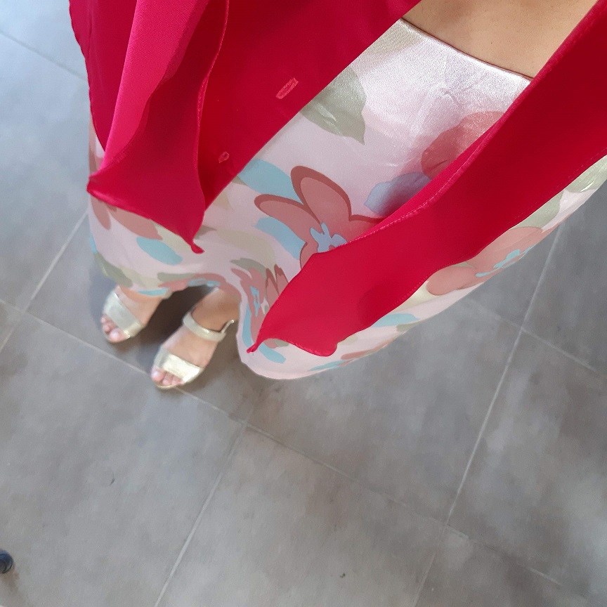 กระโปรงสั้นผ้าซาตินลายดอกไม้