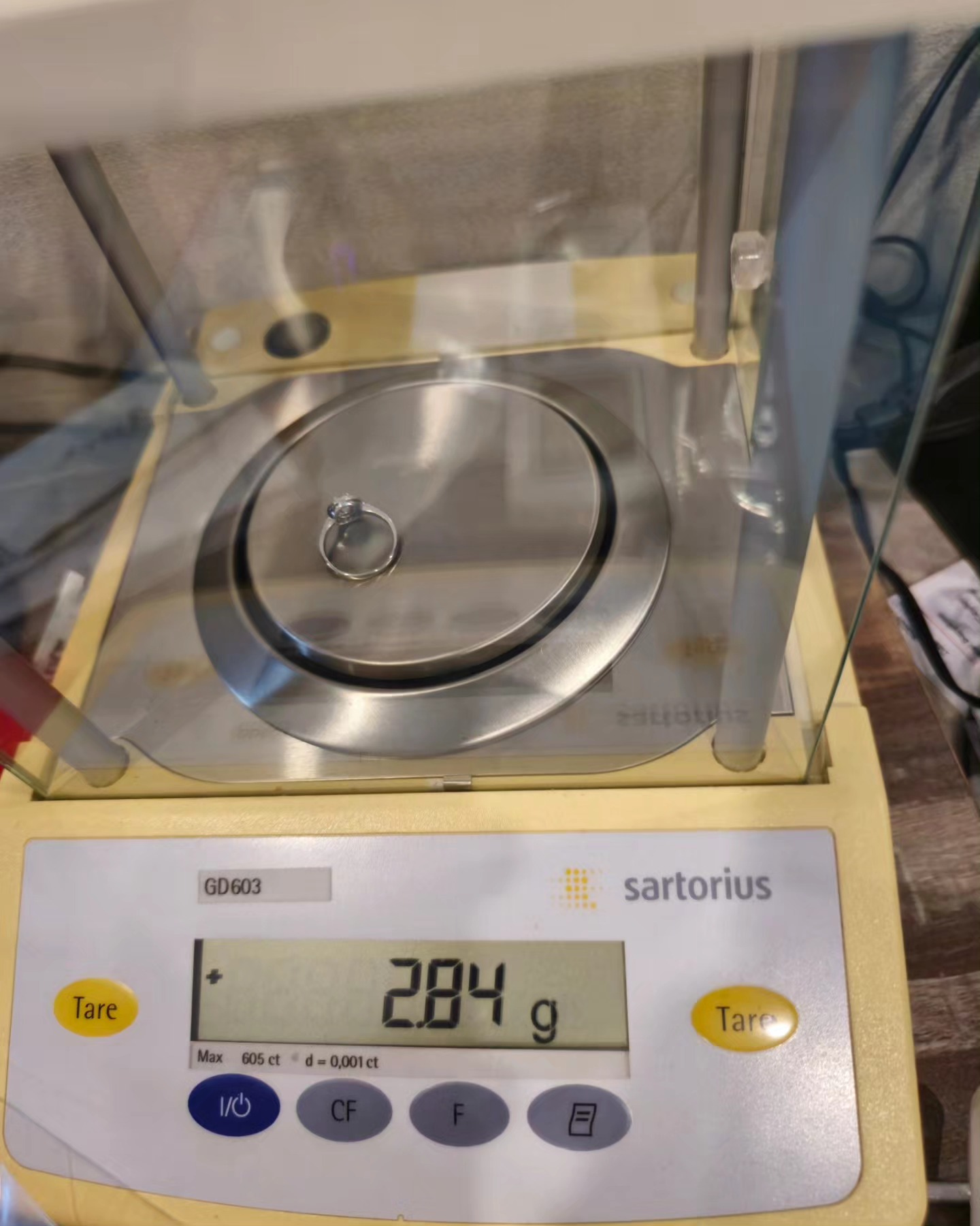 🚫ปิดการขาย(SoIdOut)🚫แหวนทองคำขาว 18K เพชรเกสร 33 ตัง 1 เม็ด น้ำ 100(D) VS1 3 EXCELLENT GIA: 6355633079 ใบสำเนา ล้อมเพชรเกสร 1 ตัง 26 เม็ด น้ำ 98-100 ความสะอาด vvs ไซส์ 52 น้ำหนัก 2.84 กรัม ราคา 24,500.-(Net)