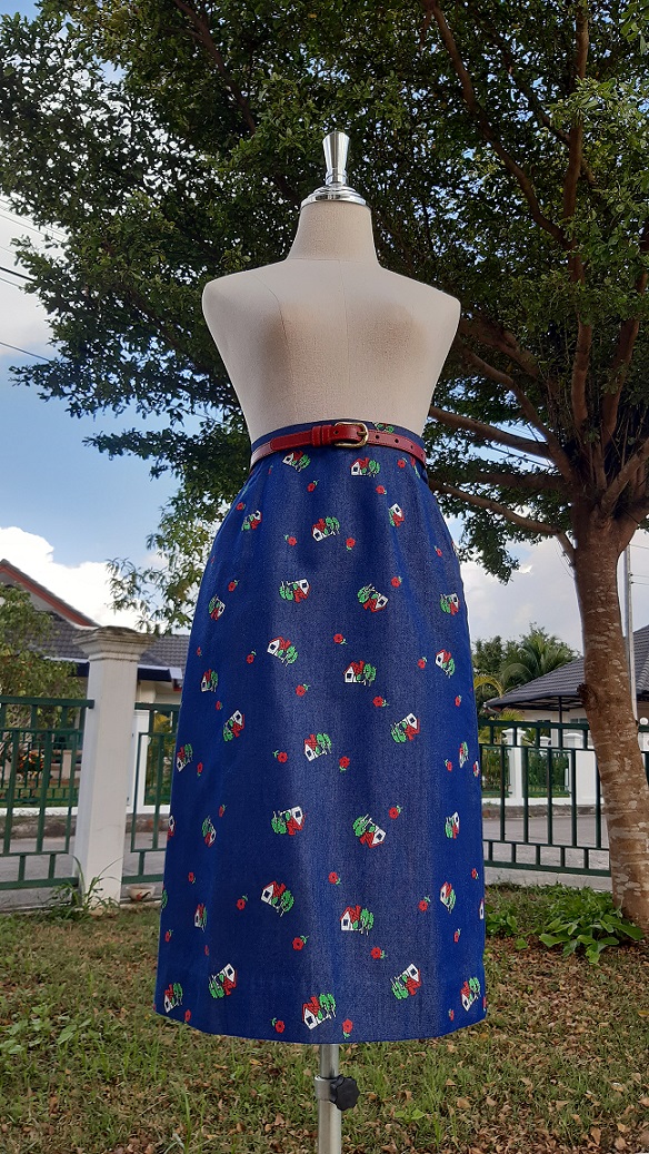 กระโปรงยีนส์ทรงเอ สกรีนลายน่ารัก