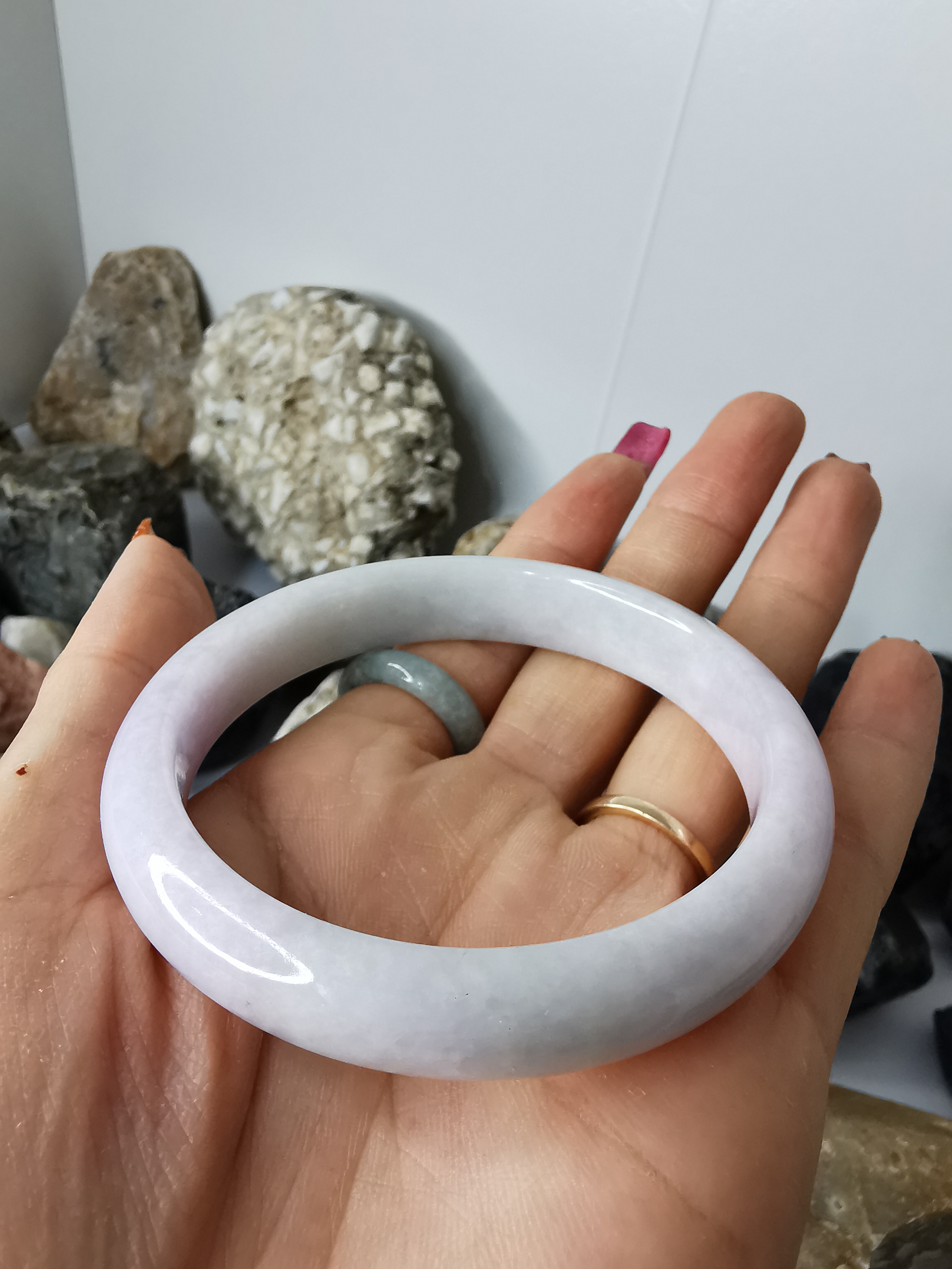 Violet Green Jadeite Bangle กำไลหยกเจไดต์แท้ Diameter/ เส้นผ่านศูนย์กลางด้านใน/size 60 mm.