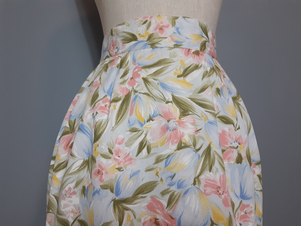 กระโปรงทรงเอลายดอกไม้ สีหวานพาสเทล