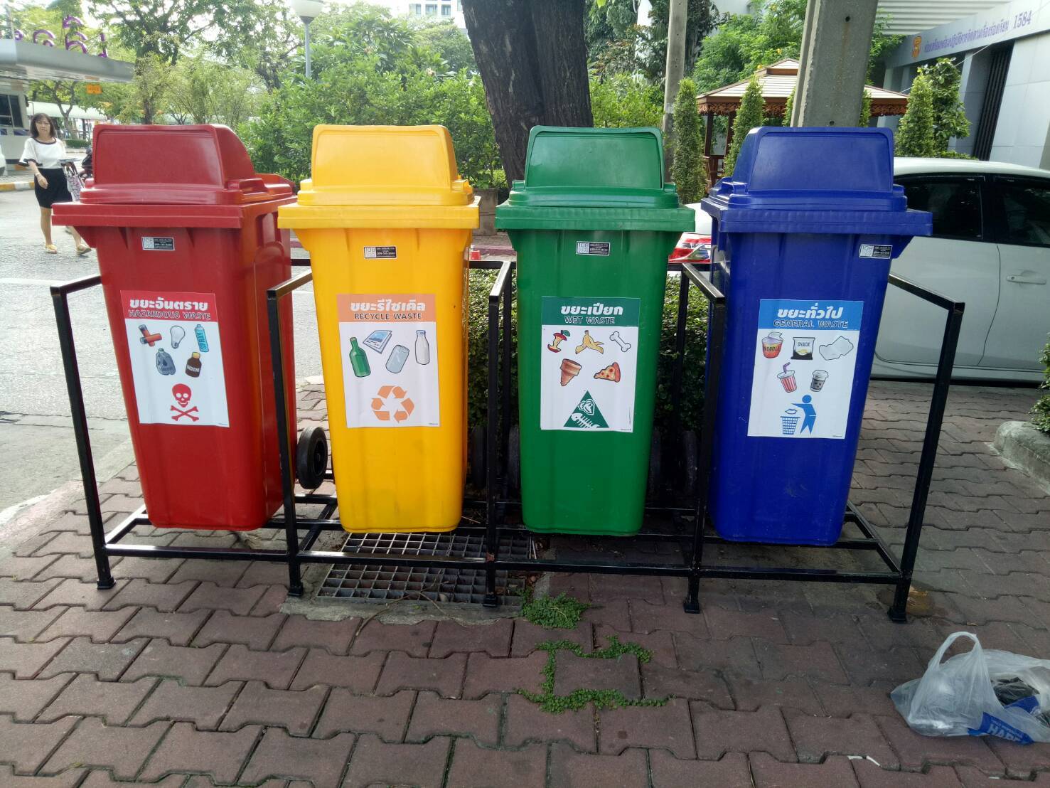 แท่นวางถังขยะ กทม. 120 ลิตร ขนาด 4 ช่อง ไม่มีป้ายแผงหลัง